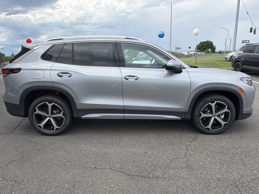 New 2026 Volkswagen Tiguan SE SUV