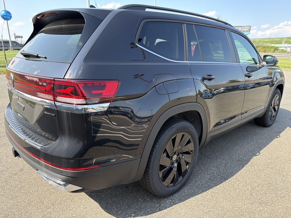 New 2026 Volkswagen Atlas SE w/Technology SUV