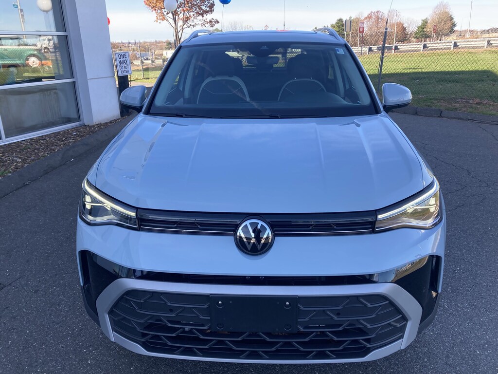 Certified 2025 Volkswagen Taos 1.5T SE SUV