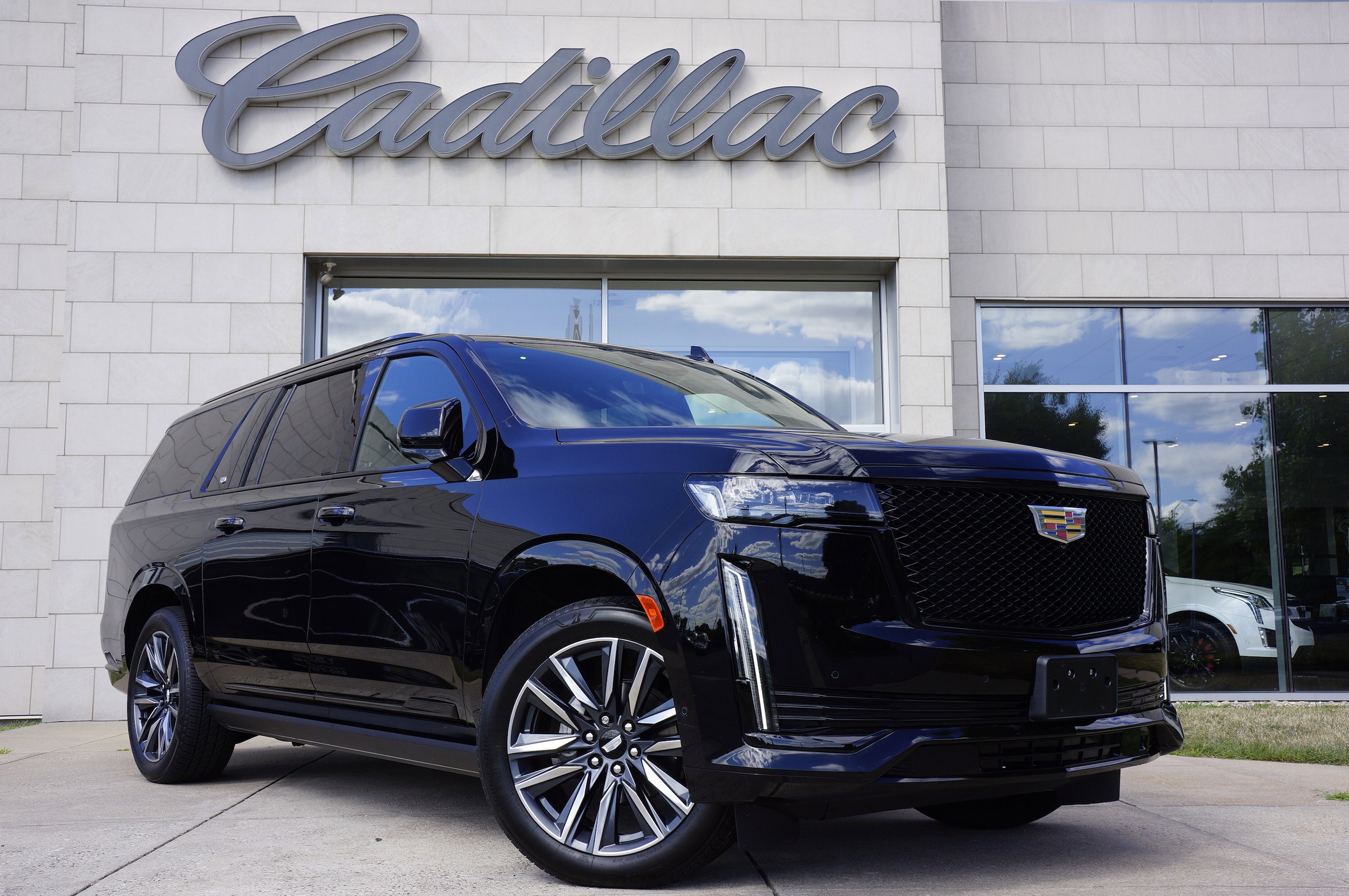 2024 Cadillac Escalade ESV Sport Platinum's photo