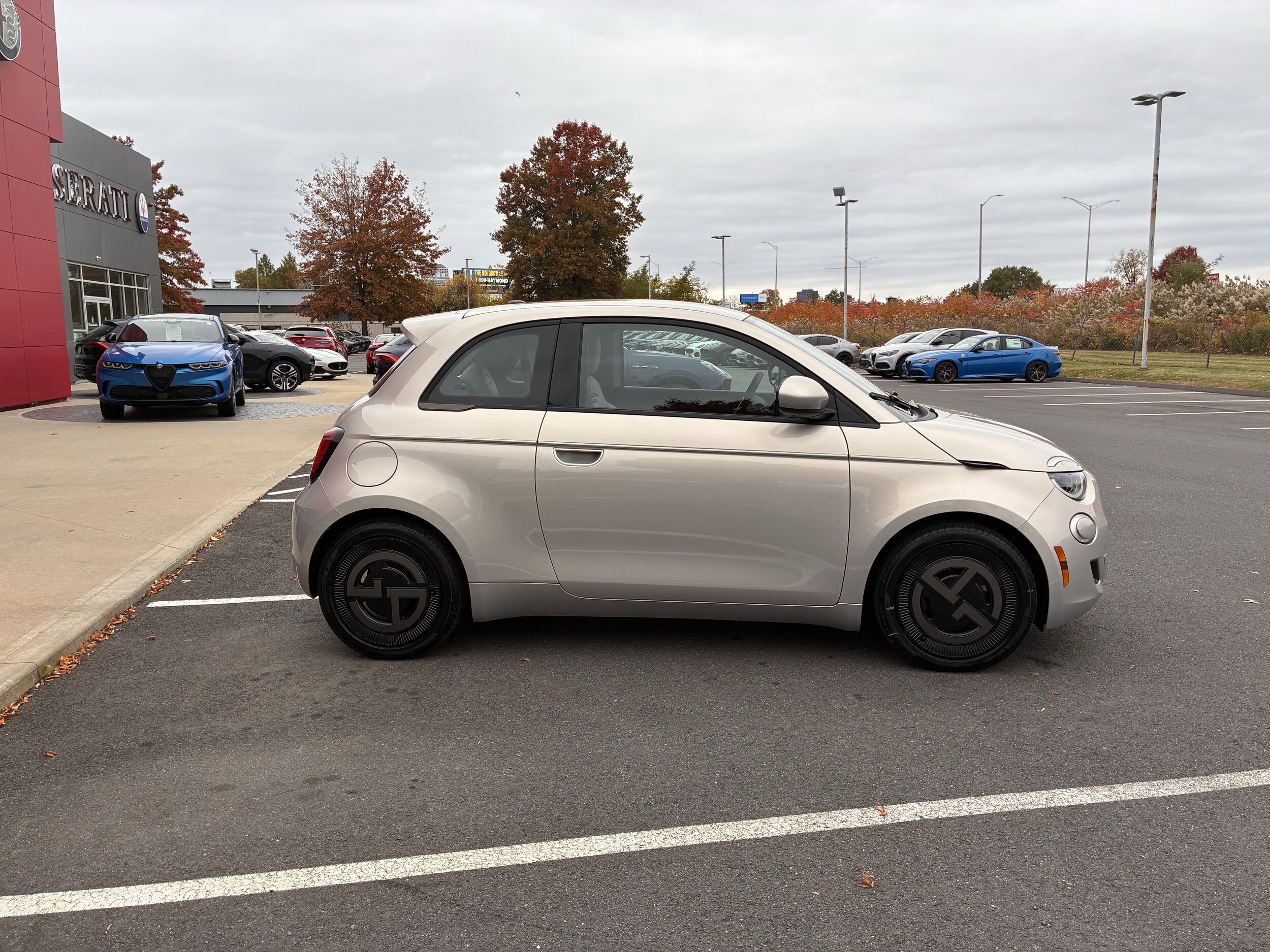 2025 Fiat 500e La Prima photo 4