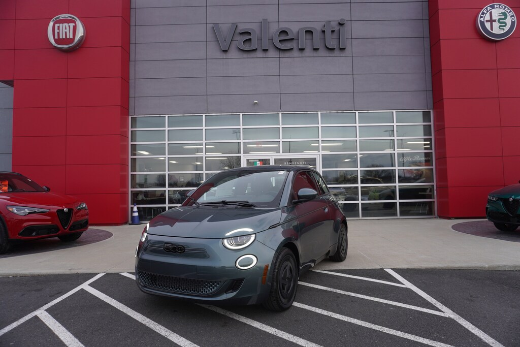 New 2025 FIAT 500e Base Hatchback