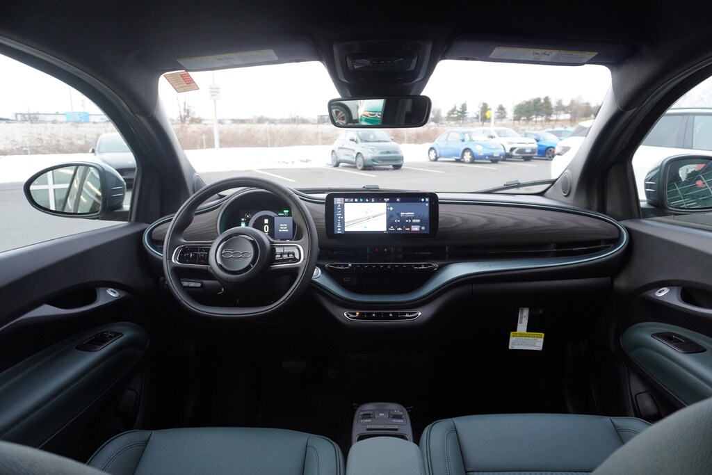 New 2025 FIAT 500e Base Hatchback