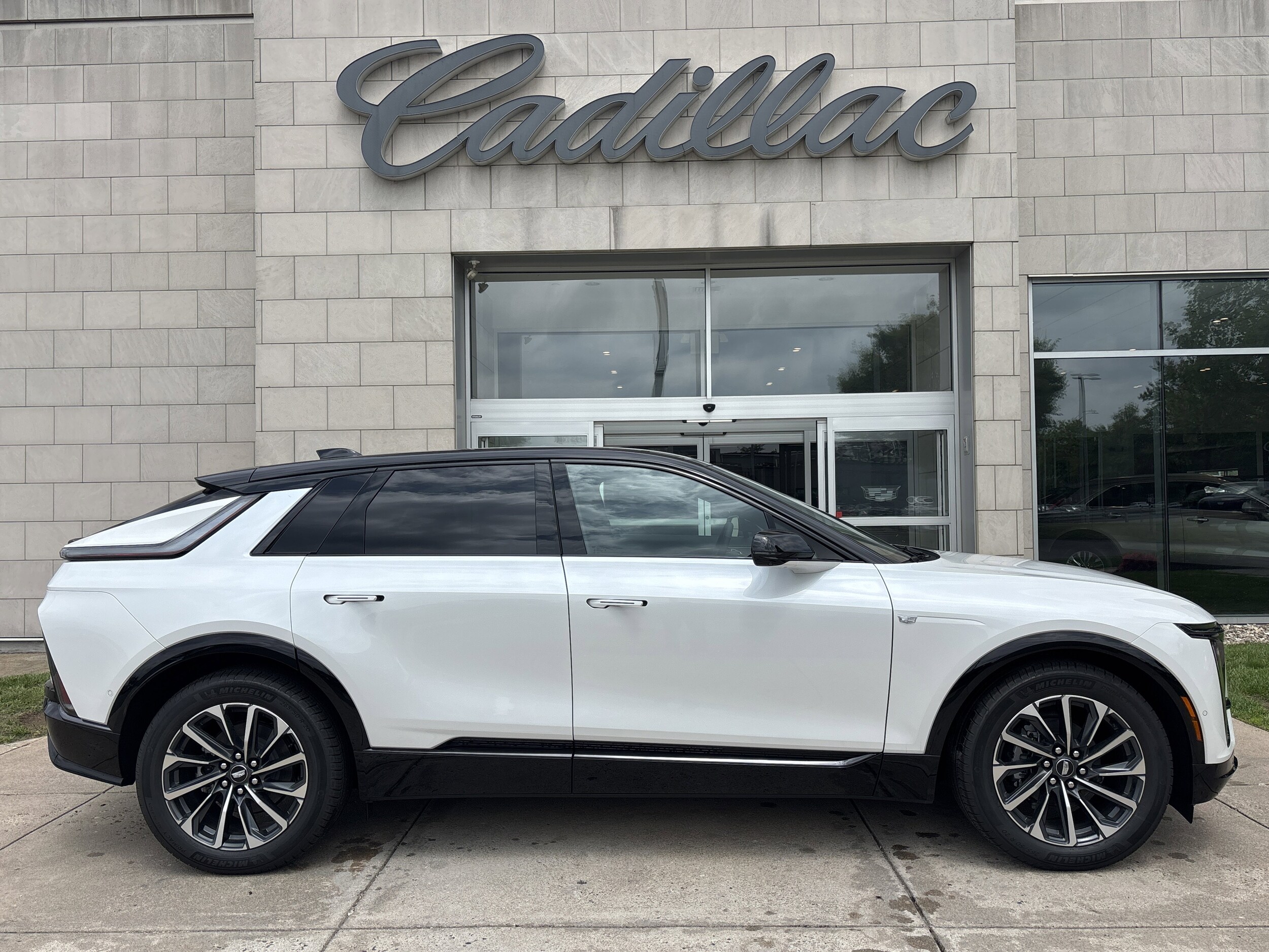 2025 Cadillac Lyriq Sport photo 3