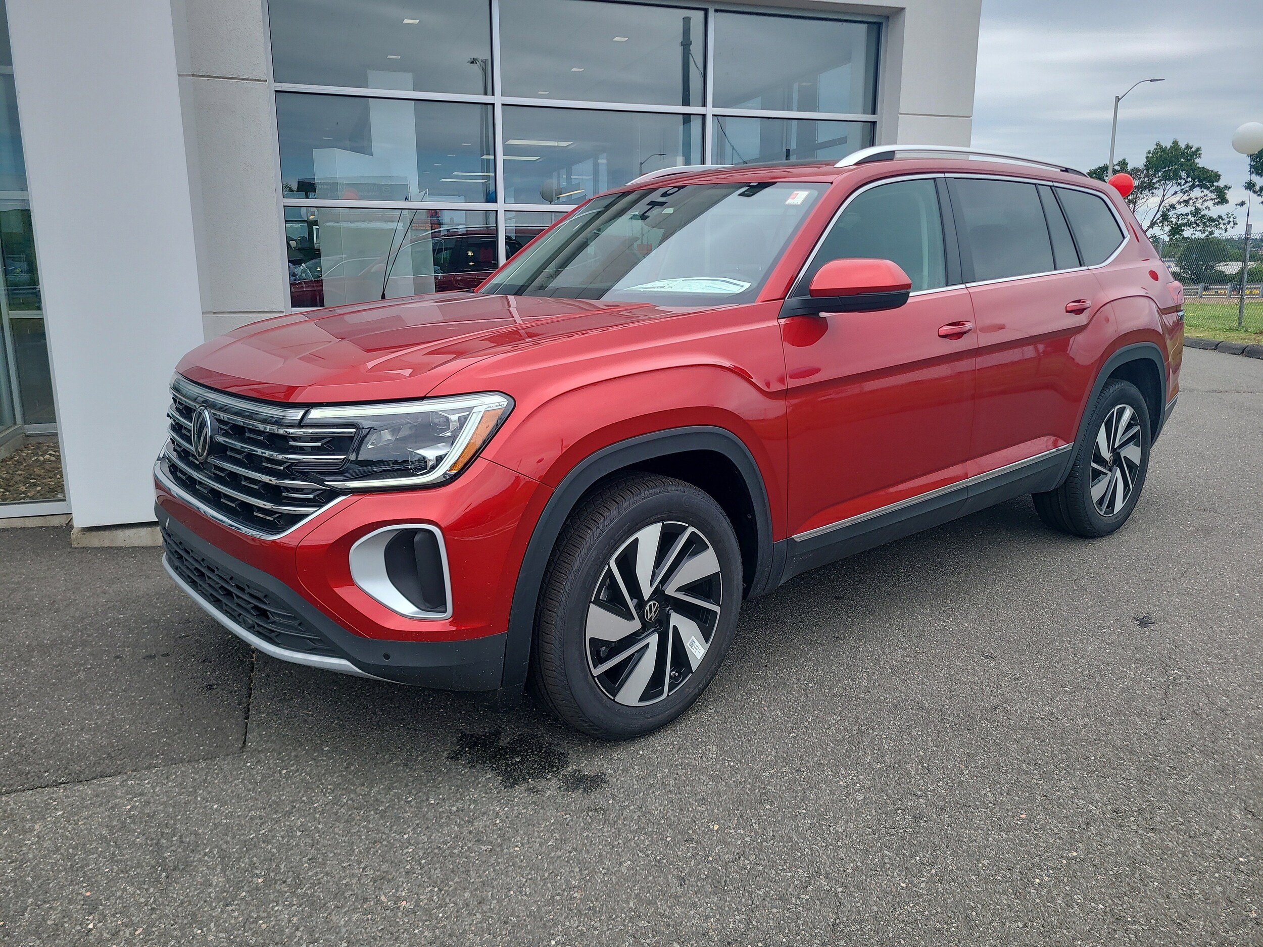 2025 Volkswagen Atlas SEL photo 3