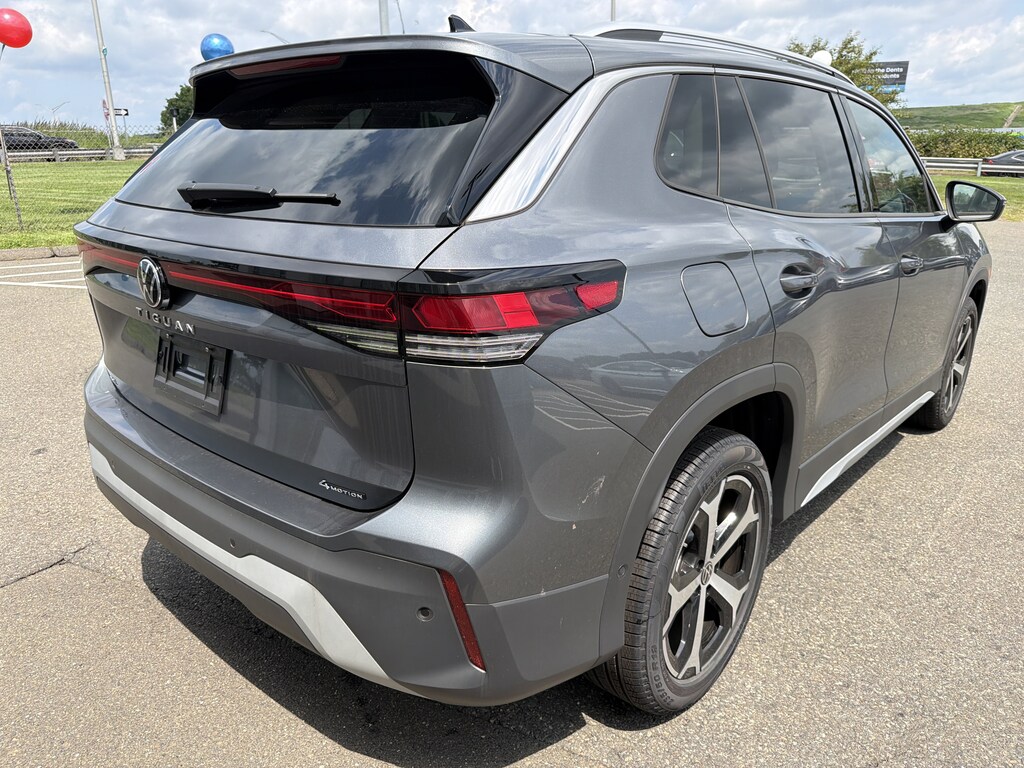 New 2026 Volkswagen Tiguan SE SUV