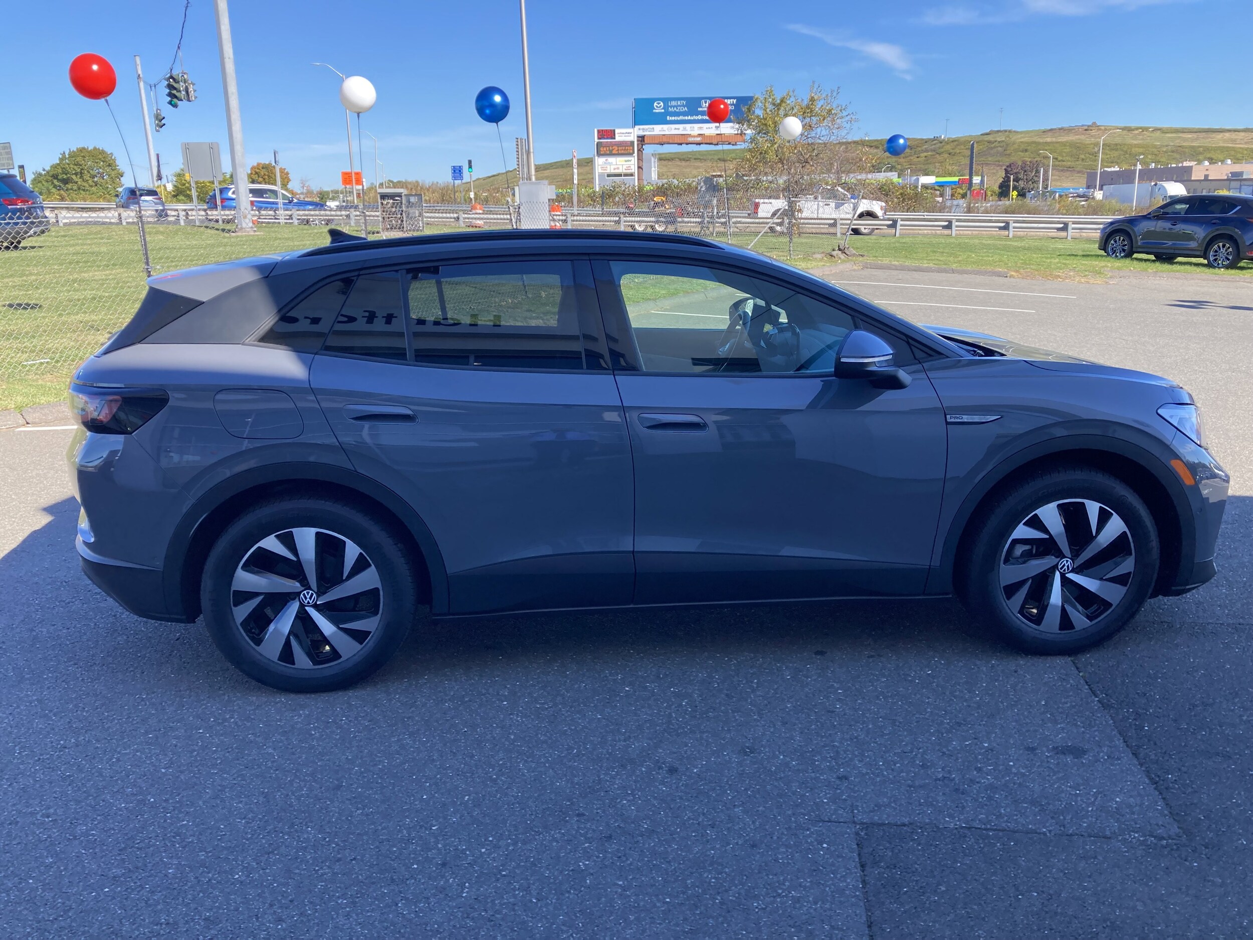 2023 Volkswagen ID.4 Pro photo 4