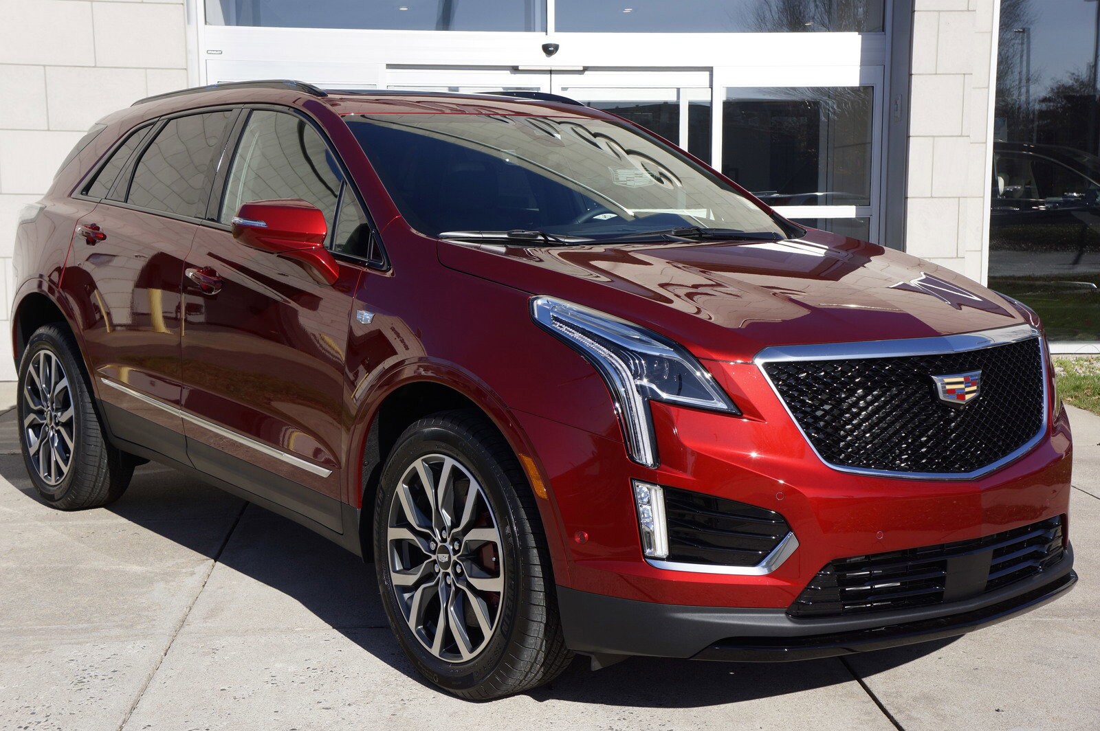 2025 Cadillac XT5 Sport photo 2