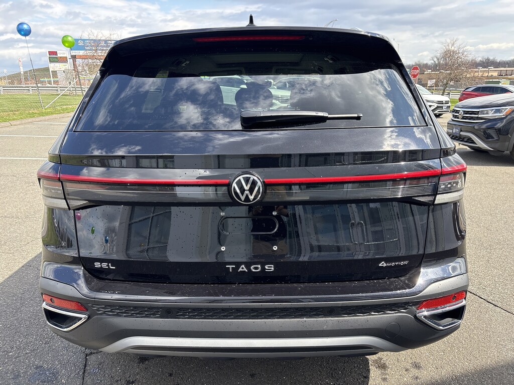 New 2026 Volkswagen Taos 1.5T SEL SUV