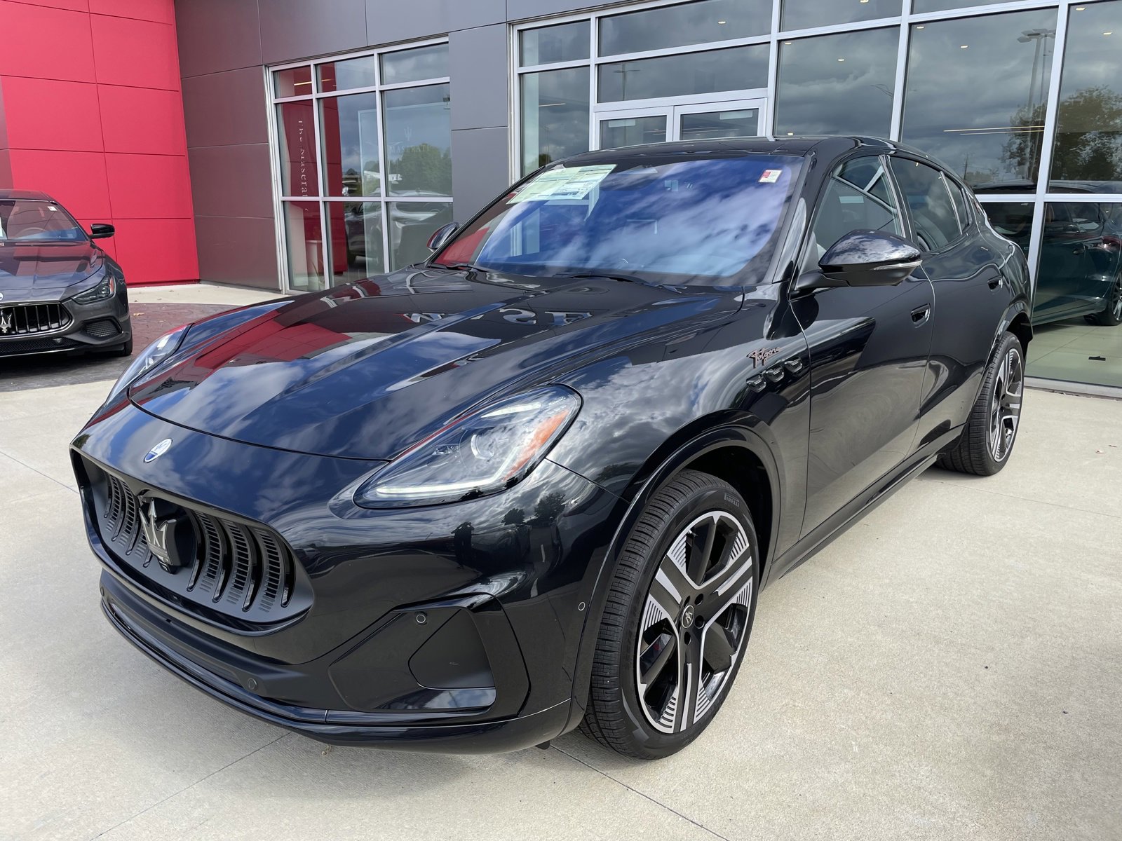 2025 Maserati Grecale photo 3