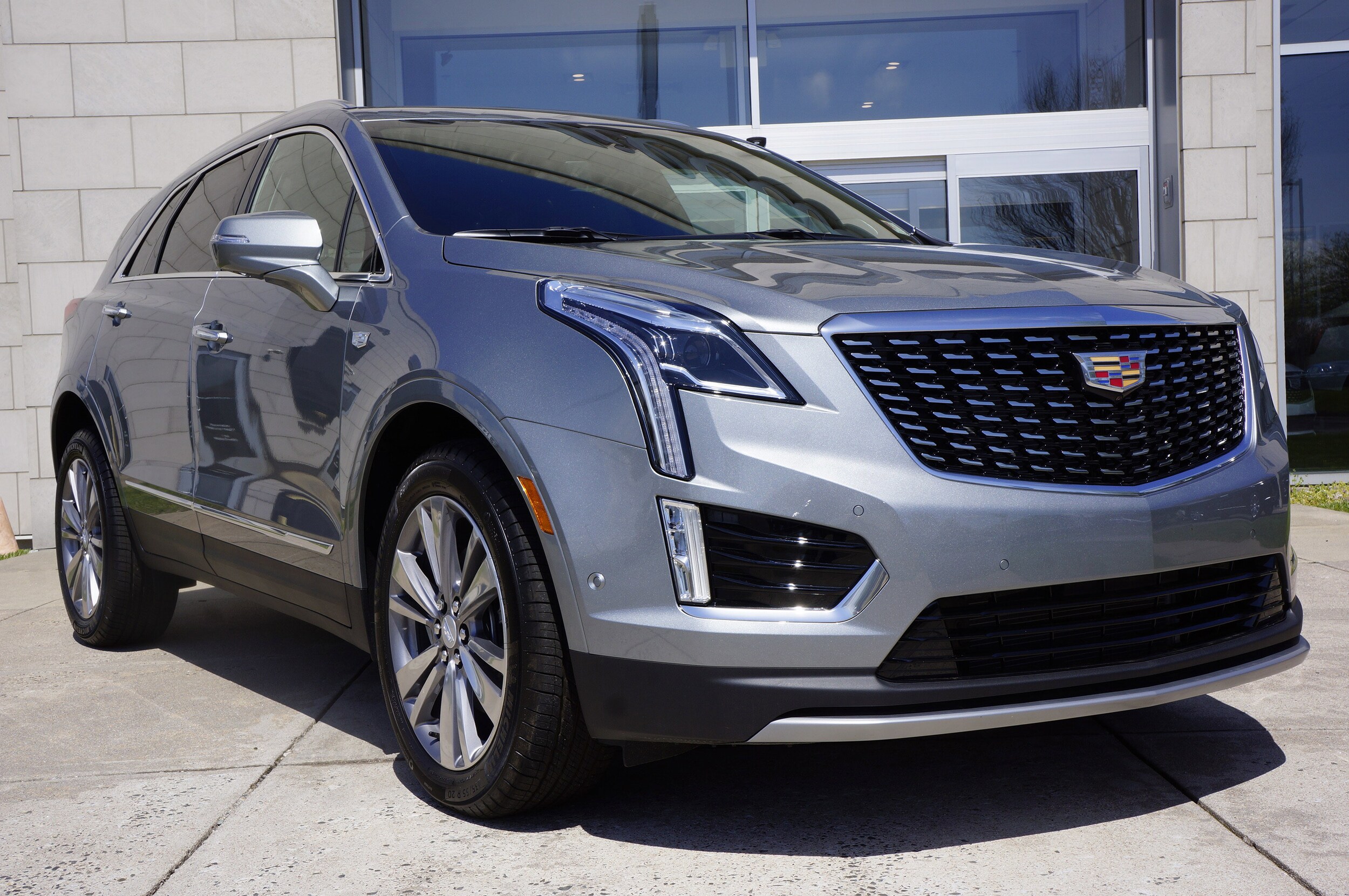 2025 Cadillac XT5 Premium Luxury photo 2