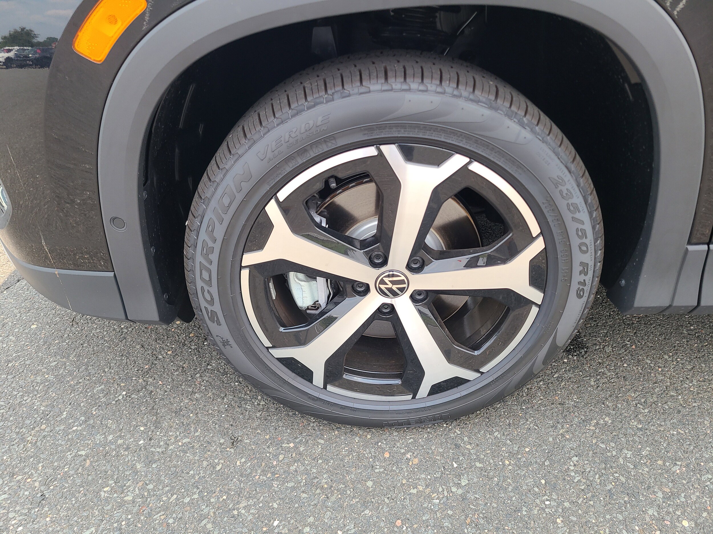 2025 Volkswagen Tiguan SE photo 4