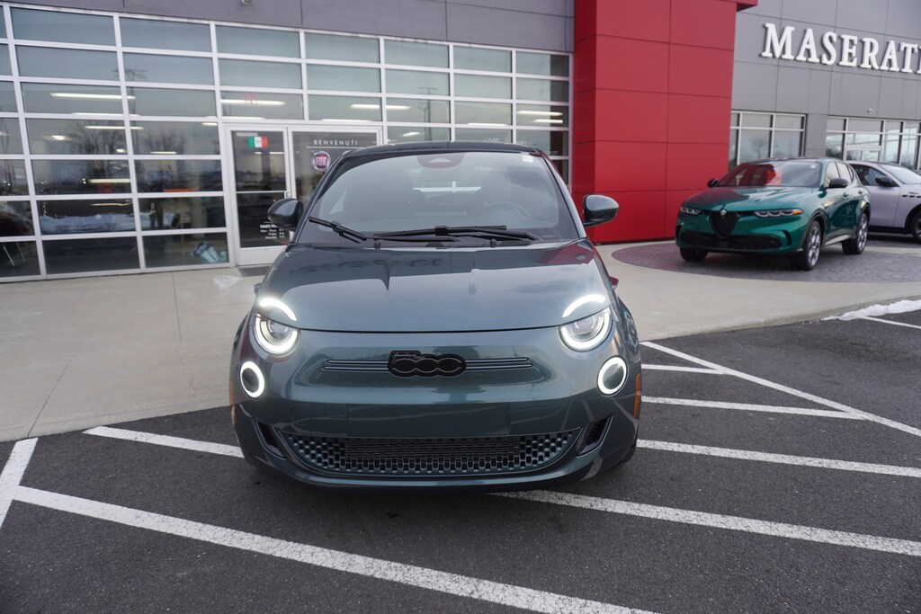 New 2025 FIAT 500e Base Hatchback