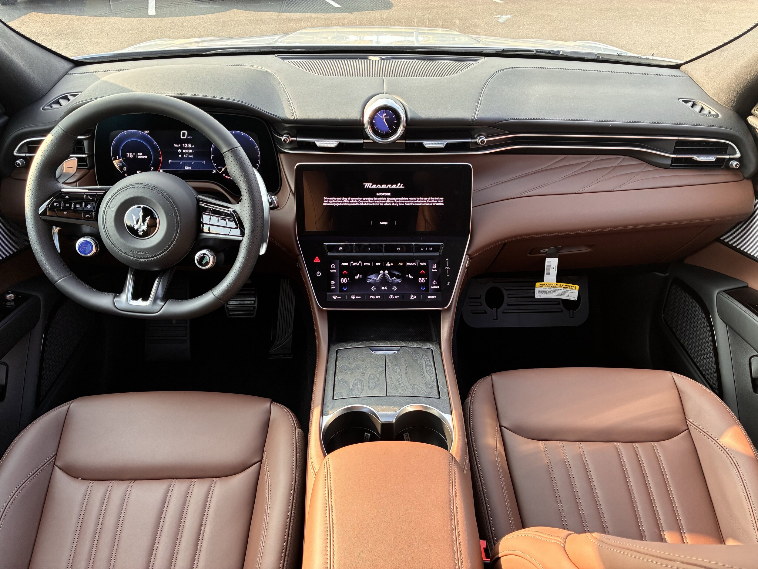 2025 Maserati Grecale photo 2