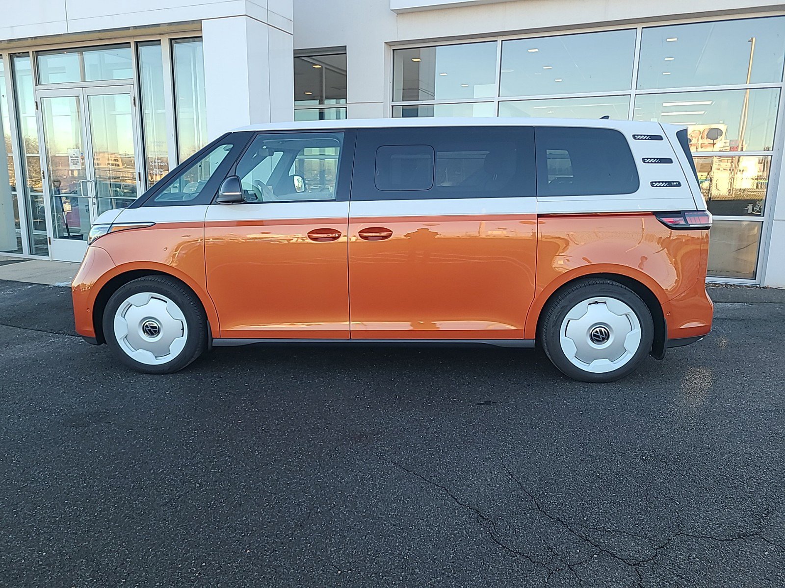 2025 Volkswagen ID. Buzz photo 4