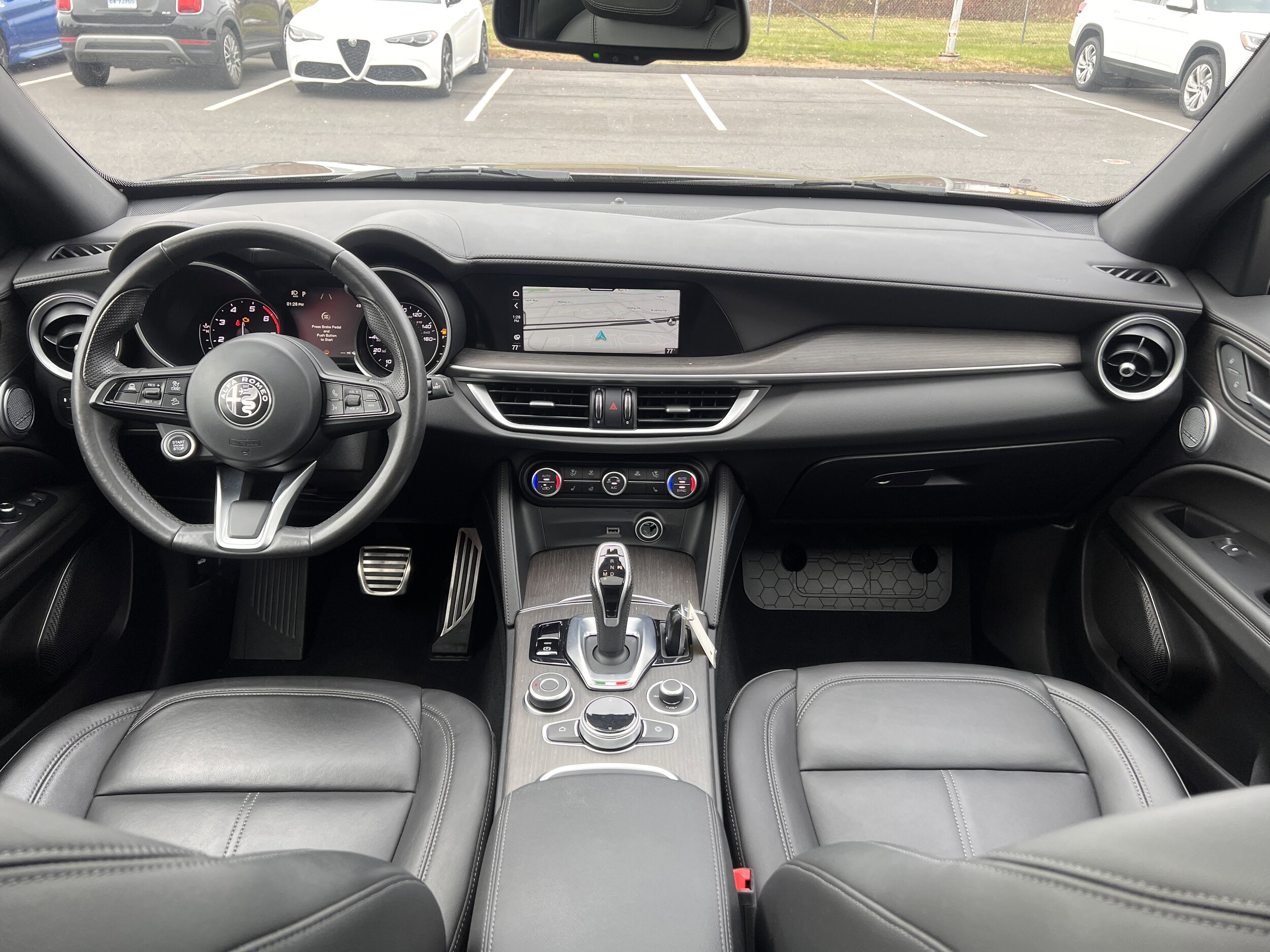 2022 Alfa Romeo Stelvio Ti photo 2