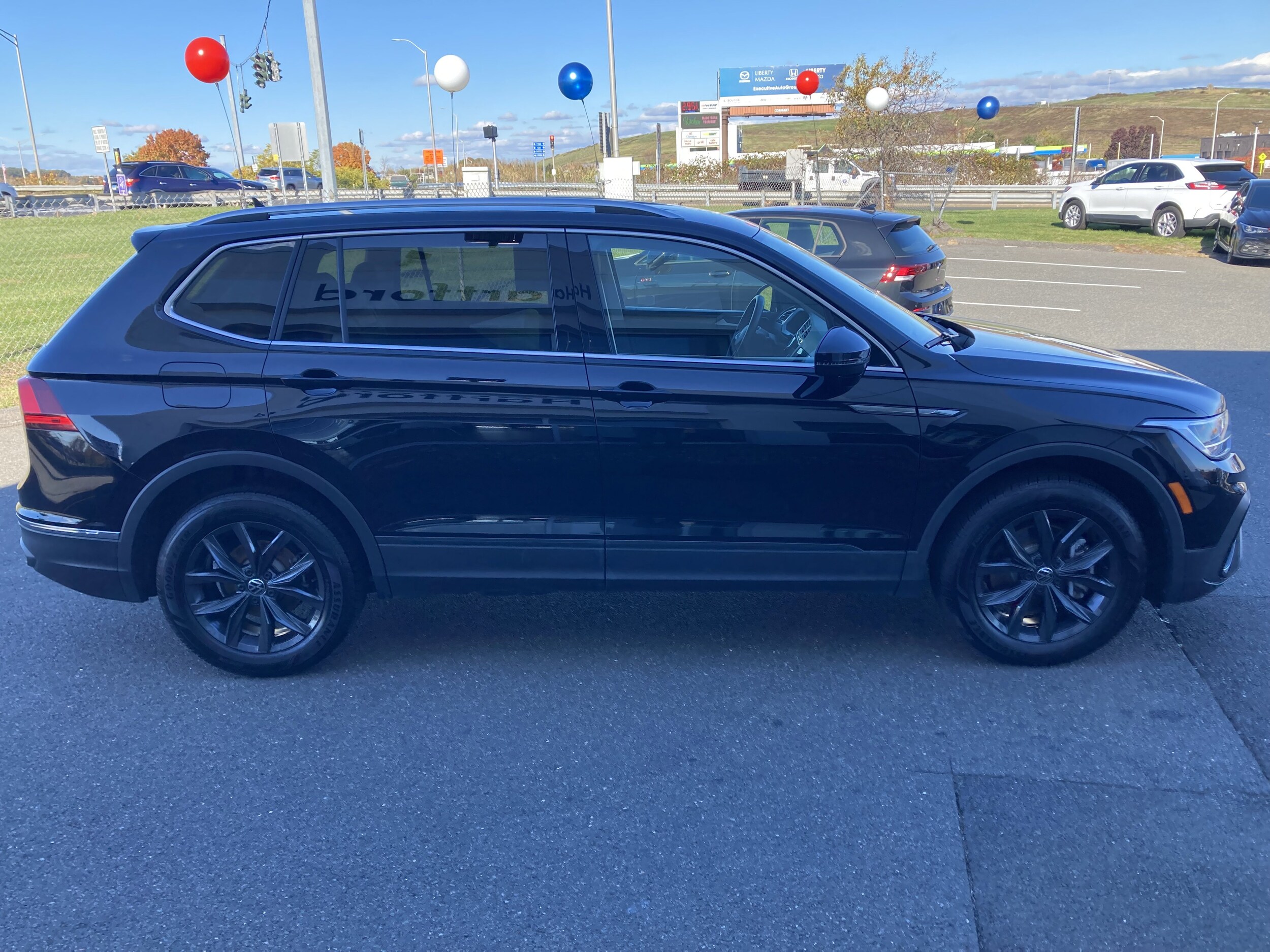 2024 Volkswagen Tiguan SE Wolfsburg Edition photo 2