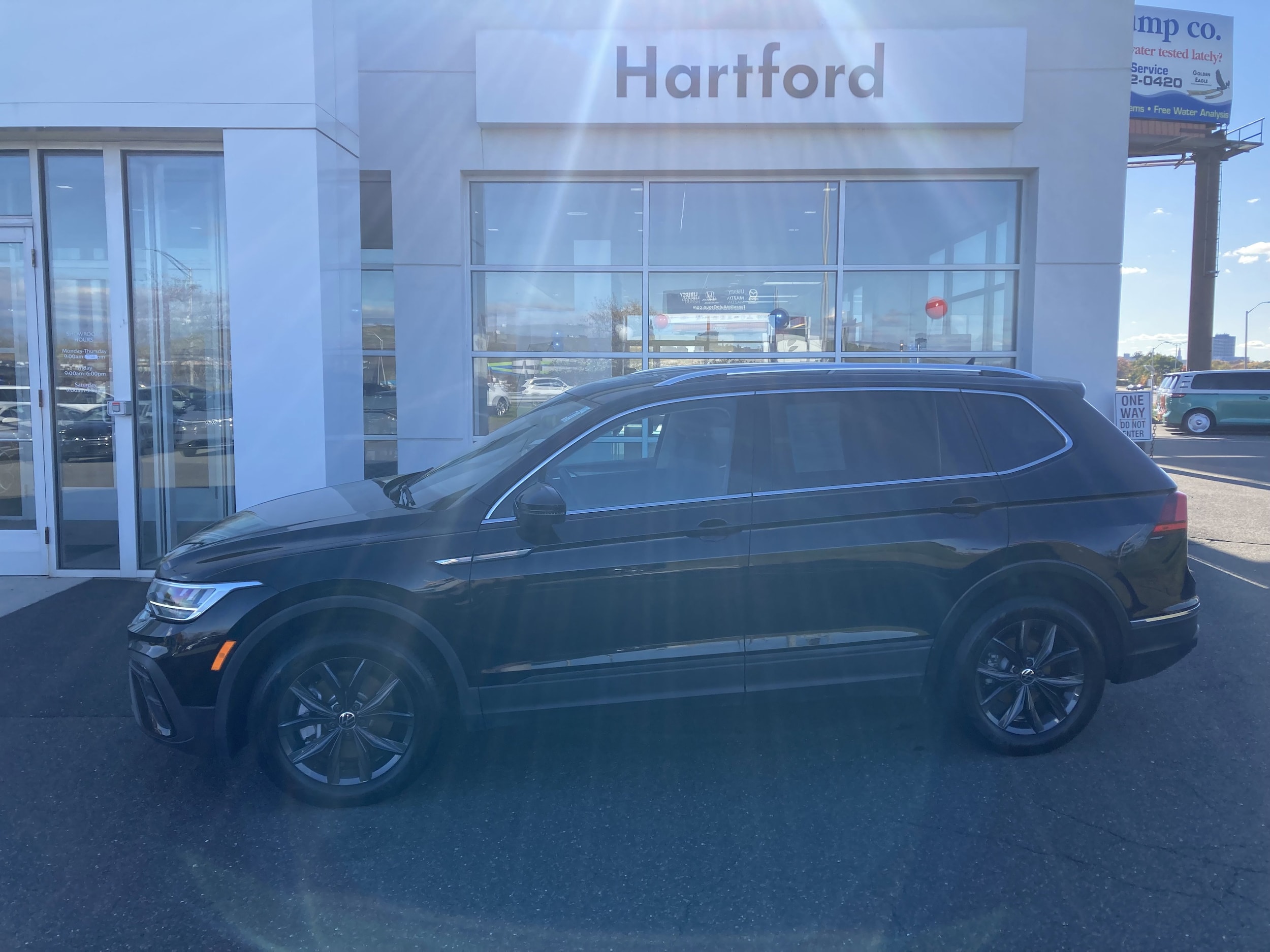 2024 Volkswagen Tiguan SE's photo