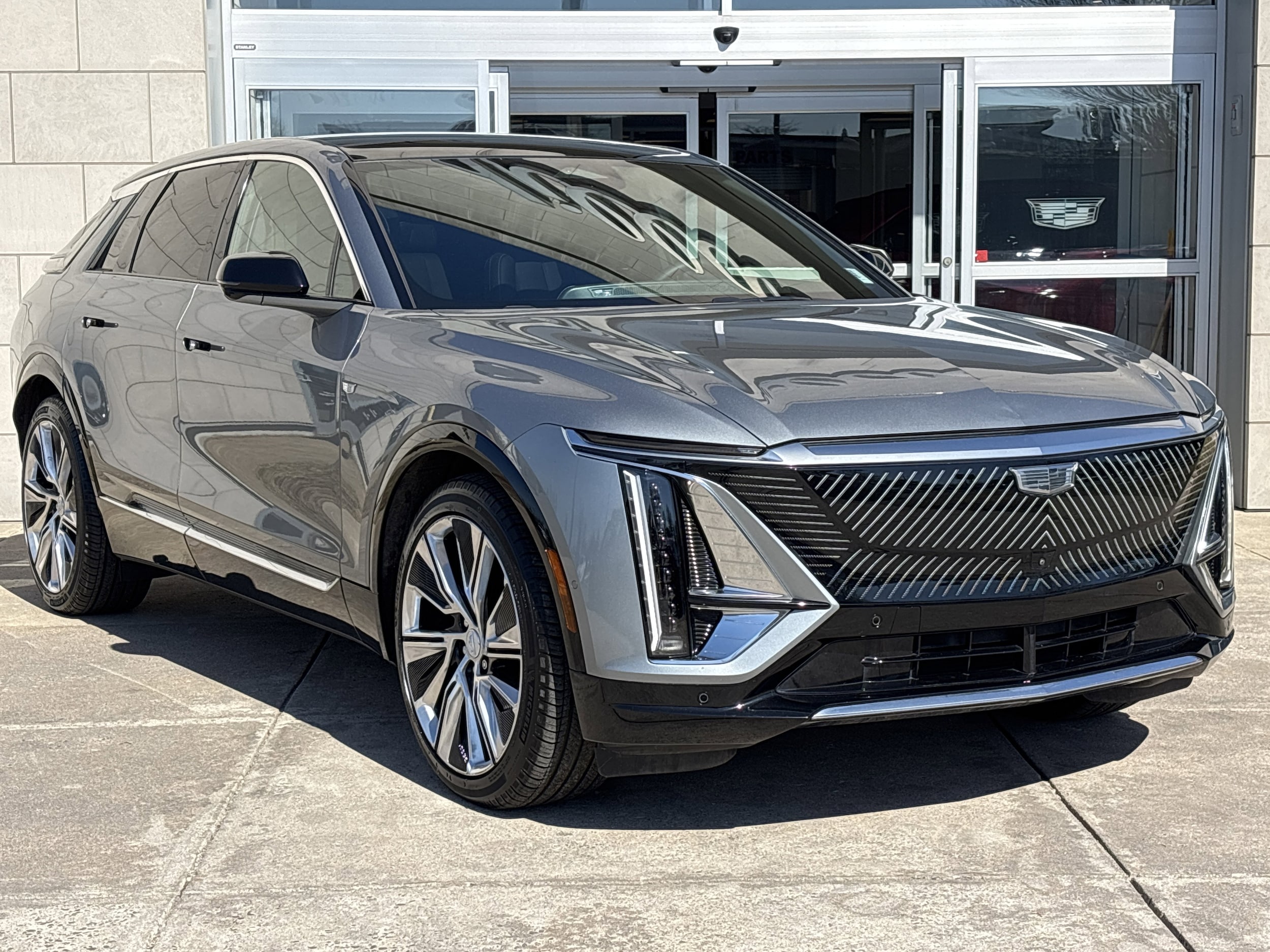 Used 2024 Cadillac LYRIQ Luxury 3 with VIN 1GYKPSRL8RZ141401 for sale in Hartford, CT