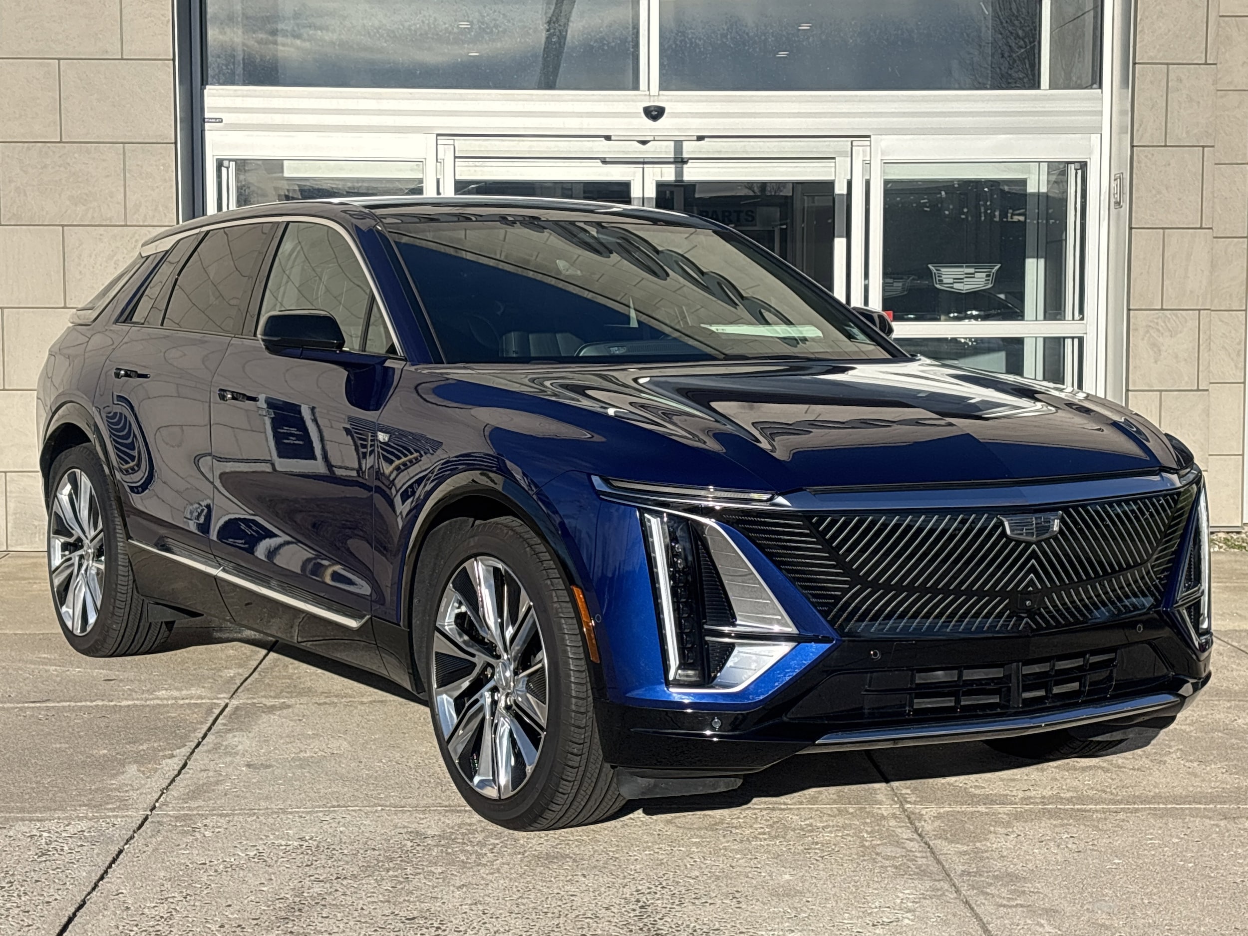 Used 2024 Cadillac LYRIQ Luxury 3 with VIN 1GYKPSRL0RZ137794 for sale in Hartford, CT