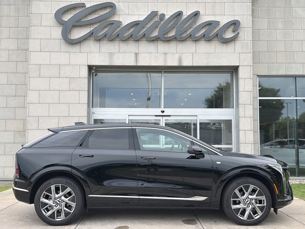 Used 2025 CADILLAC OPTIQ Luxury w/1SE SUV