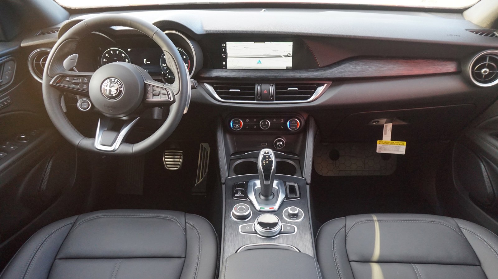 2024 Alfa Romeo Stelvio Base photo 2