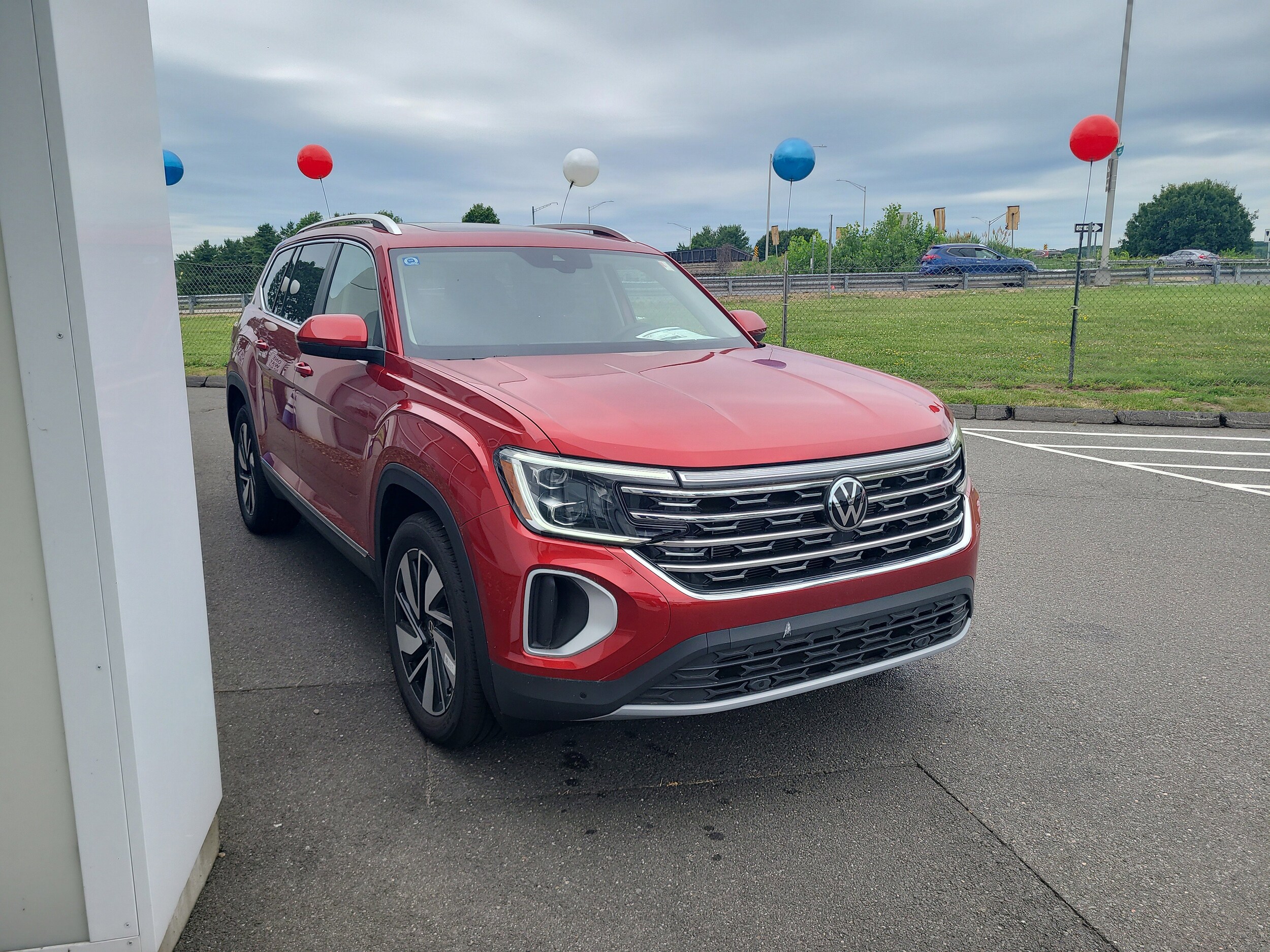 2025 Volkswagen Atlas SEL photo 2