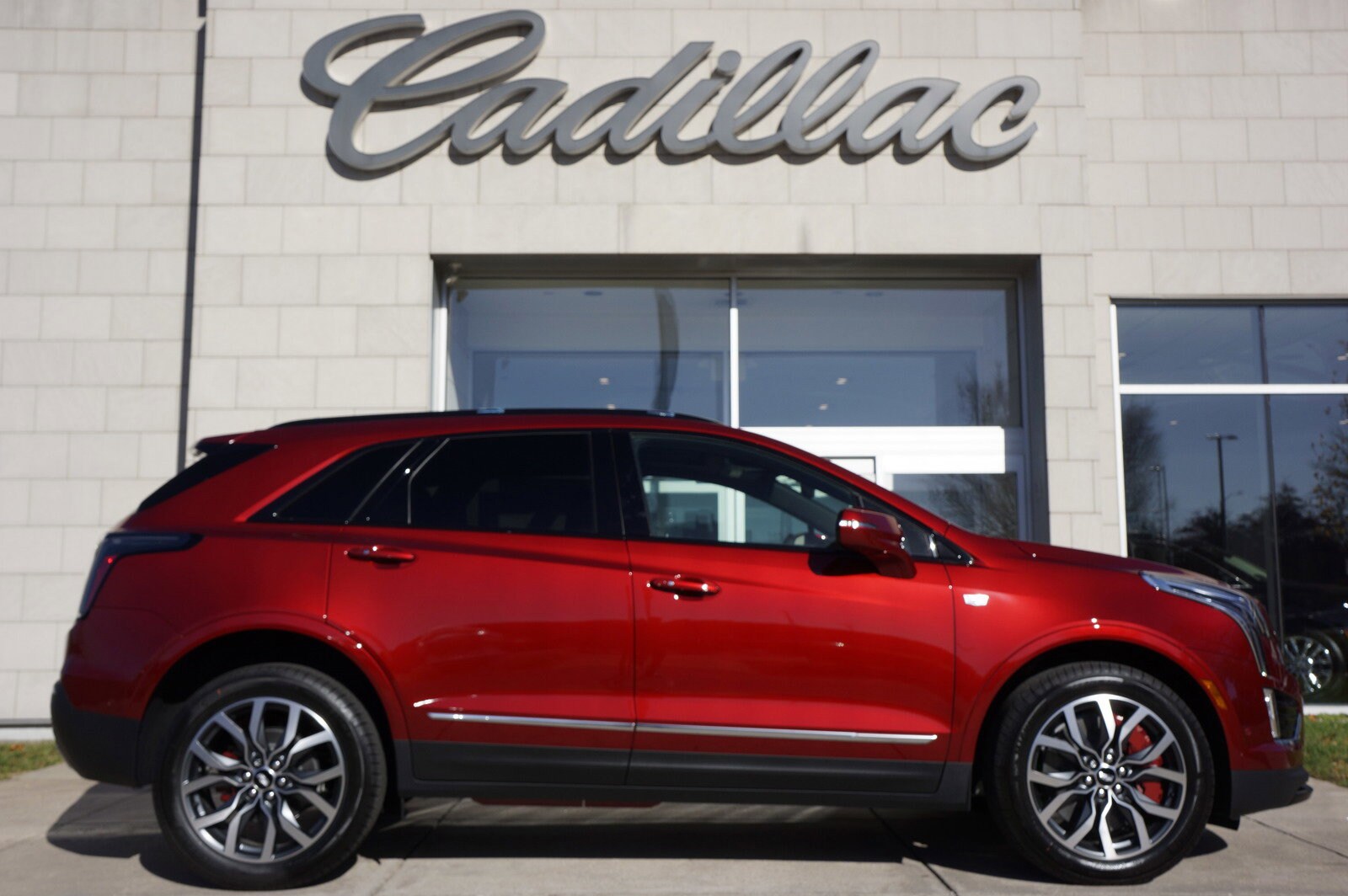 2025 Cadillac XT5 Sport photo 3