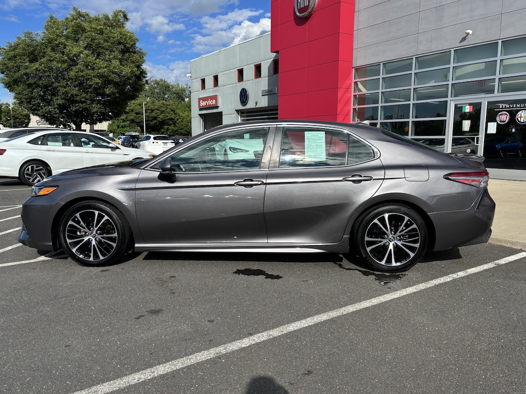 Used 2019 Toyota Camry Hybrid Sedan