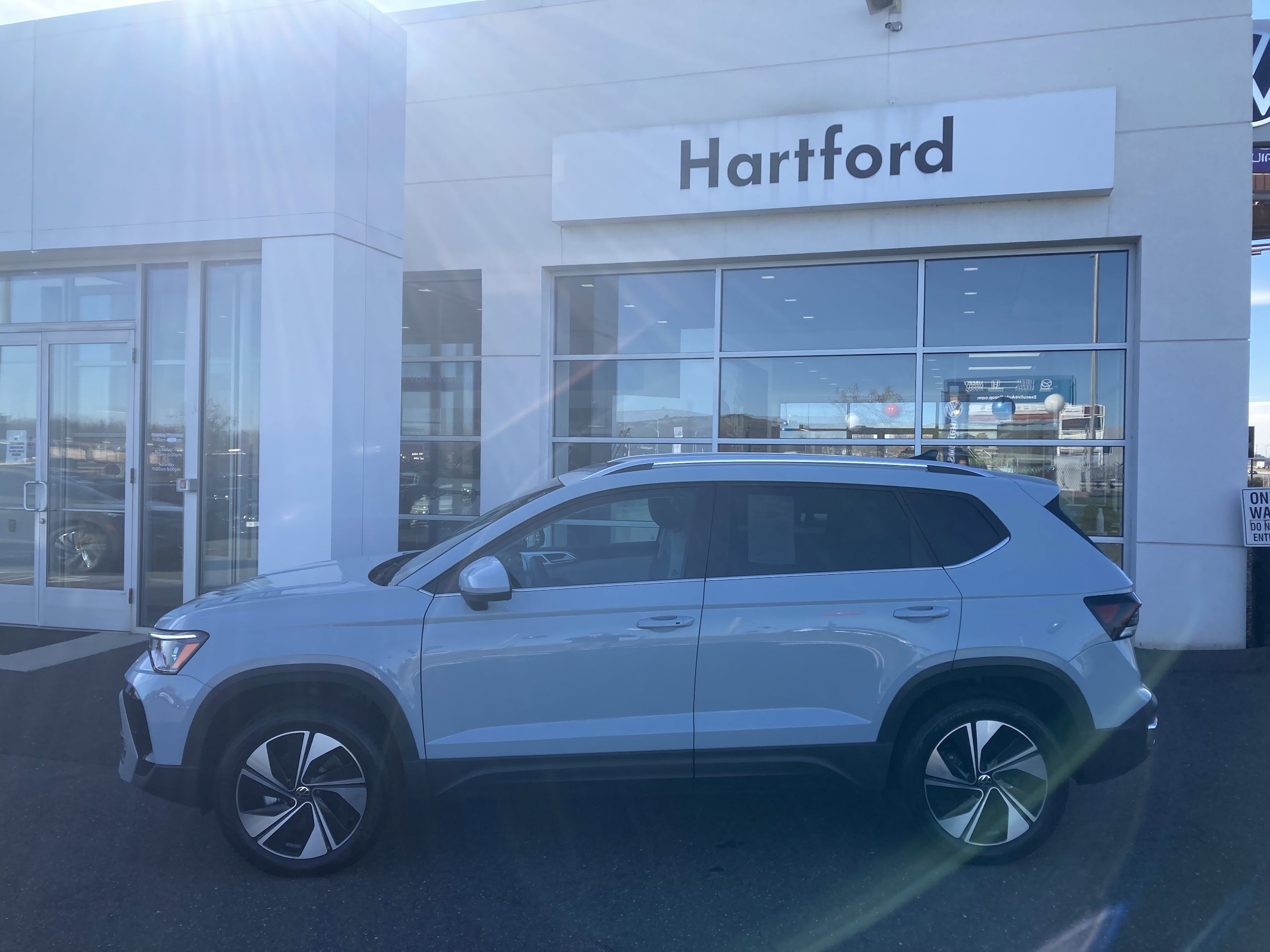 2025 Volkswagen Taos SE's photo