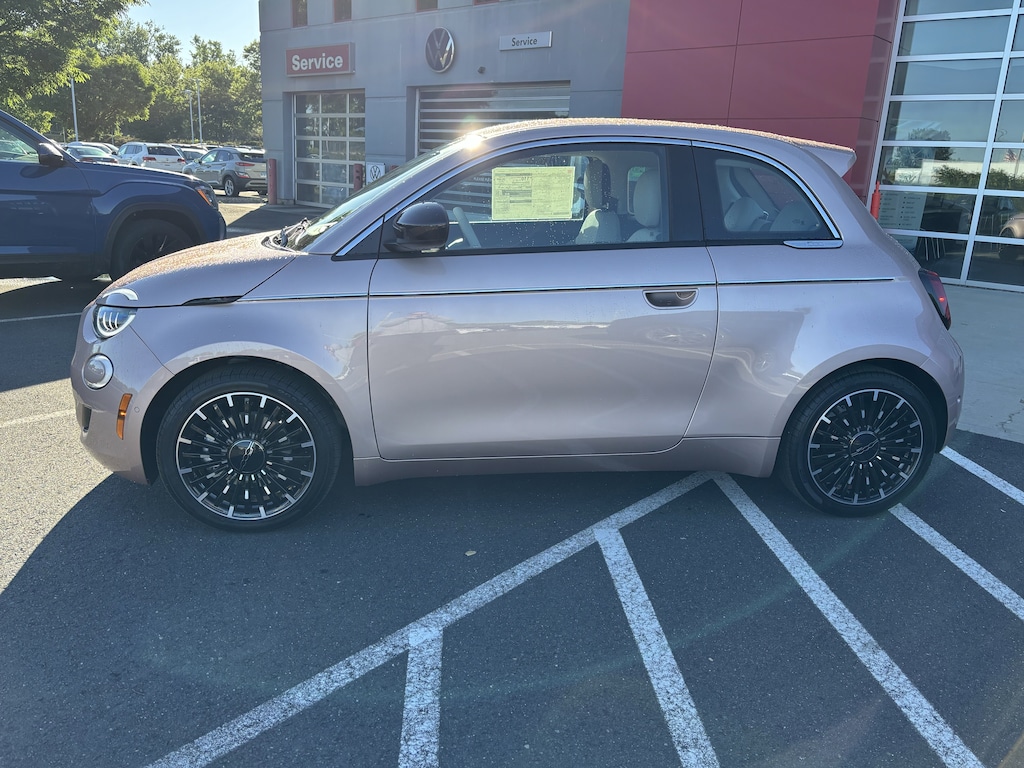 New 2026 FIAT 500e Base Hatchback