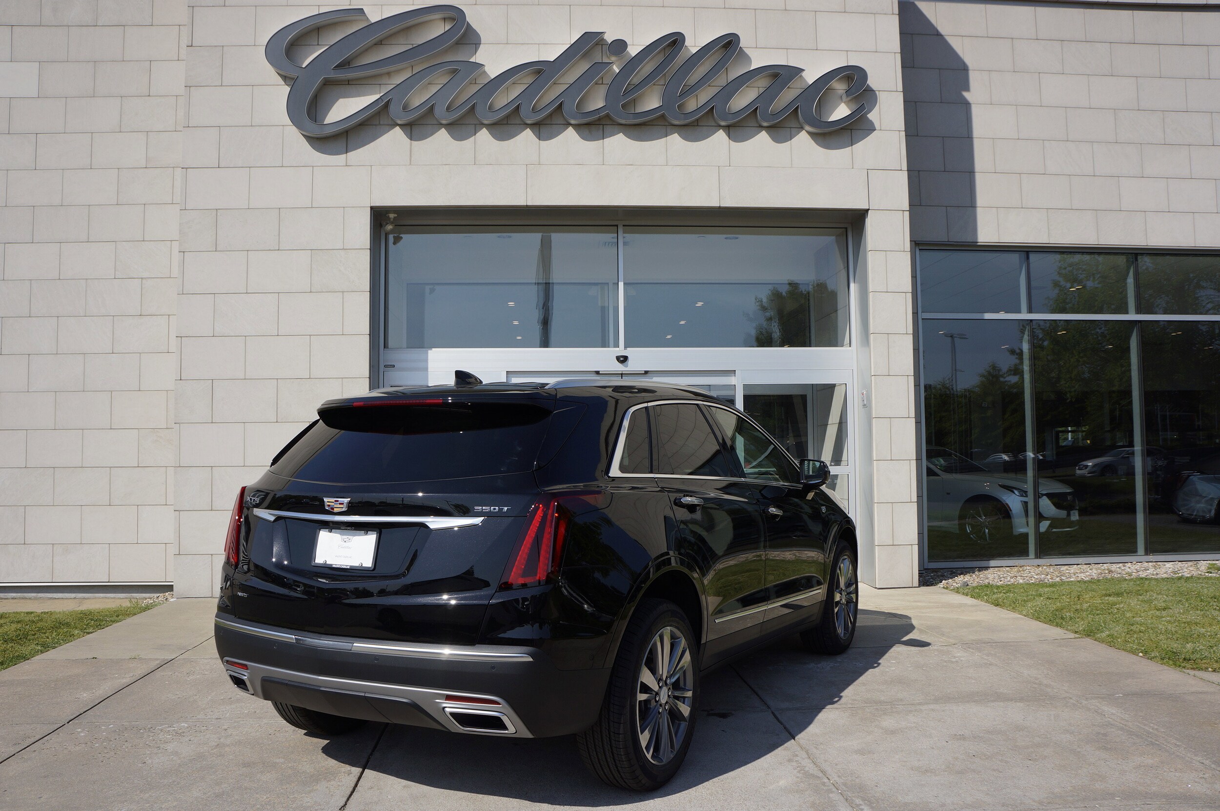 2025 Cadillac XT5 Premium Luxury photo 3