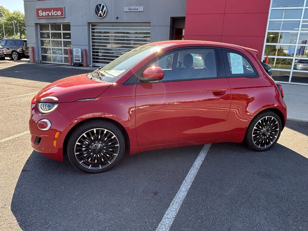 Used 2024 FIAT 500e Battery Electric INSPI(RED) FWD