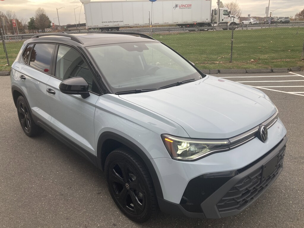 Certified 2025 Volkswagen Taos 1.5T SE Black SE Black 4MOTION