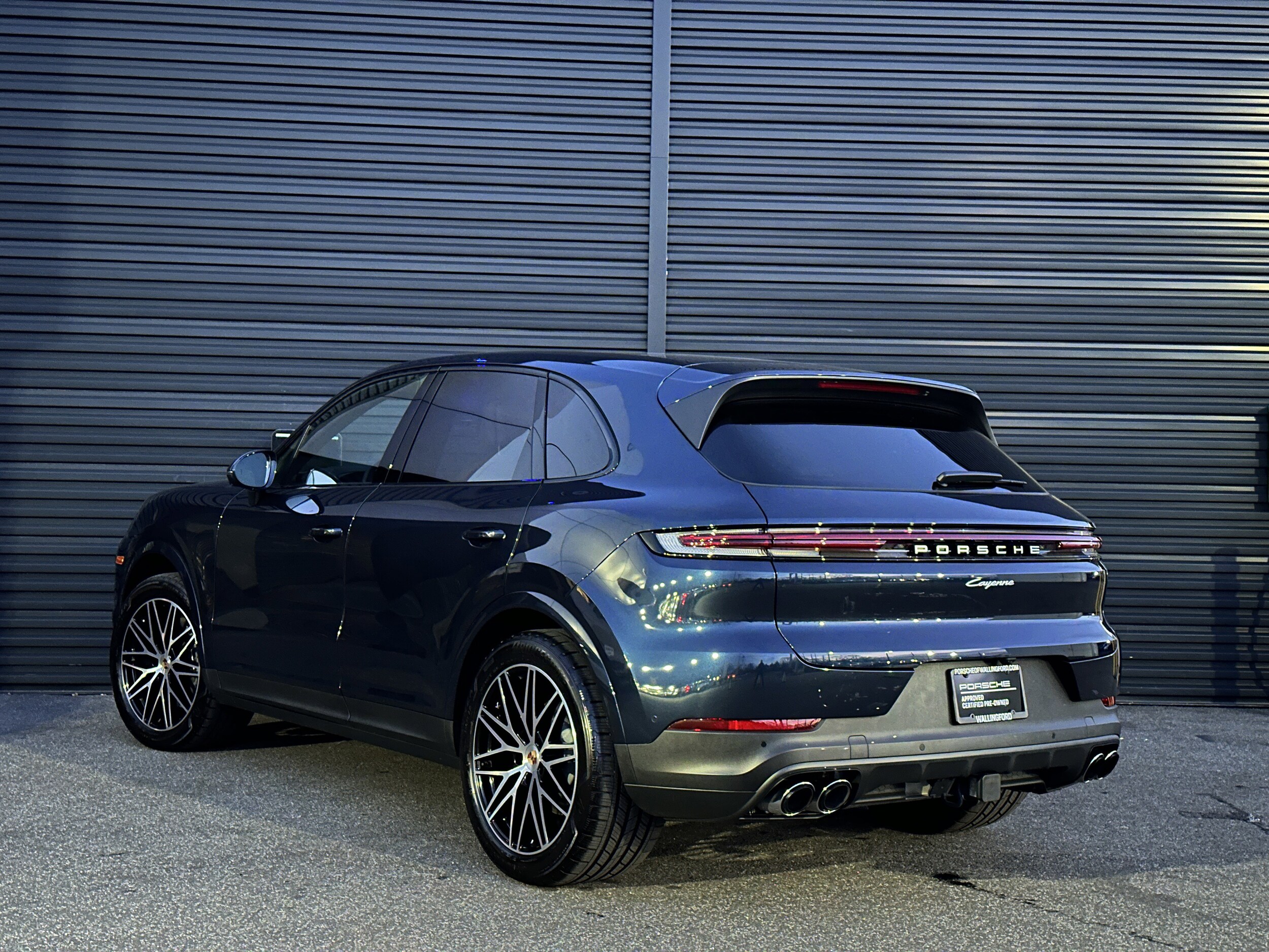 2025 Porsche Cayenne photo 3