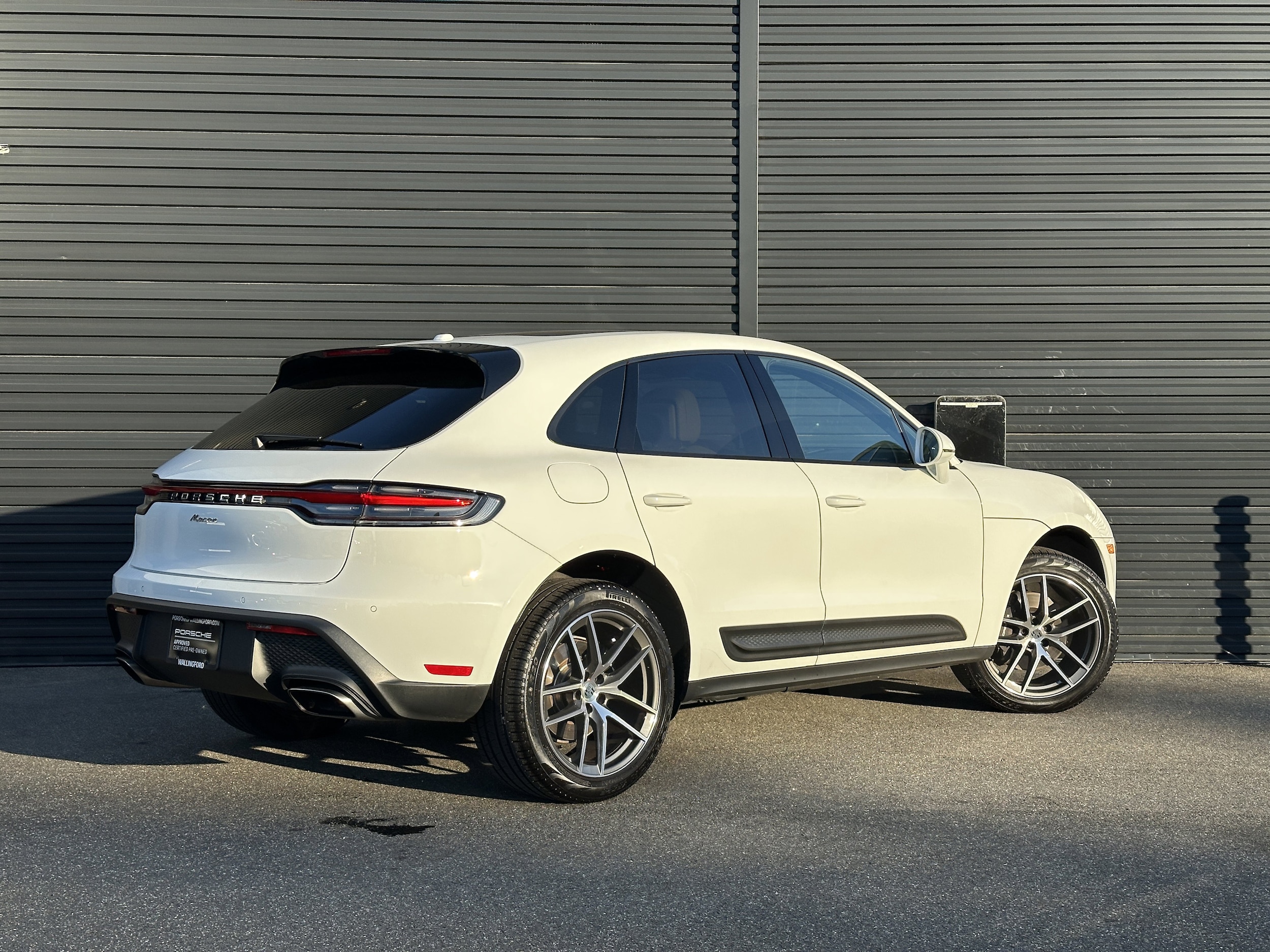2025 Porsche Macan T - Photo 8