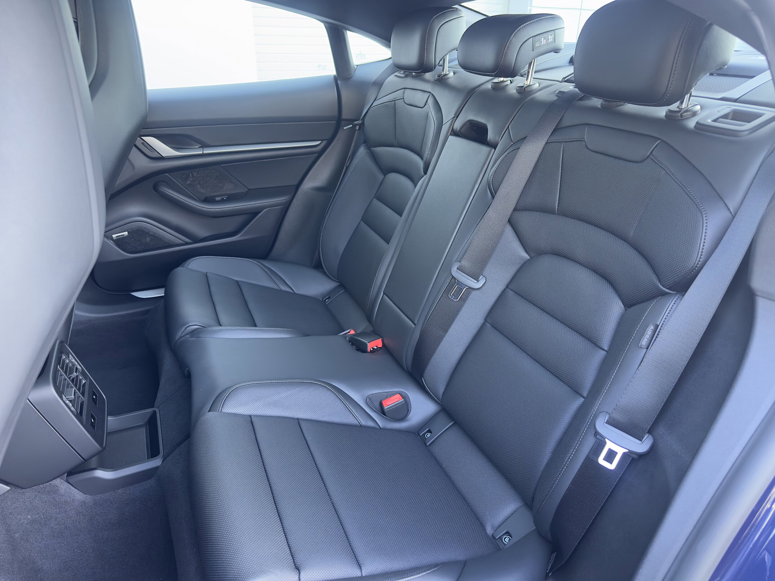 2025 Porsche Taycan Base - Photo 29