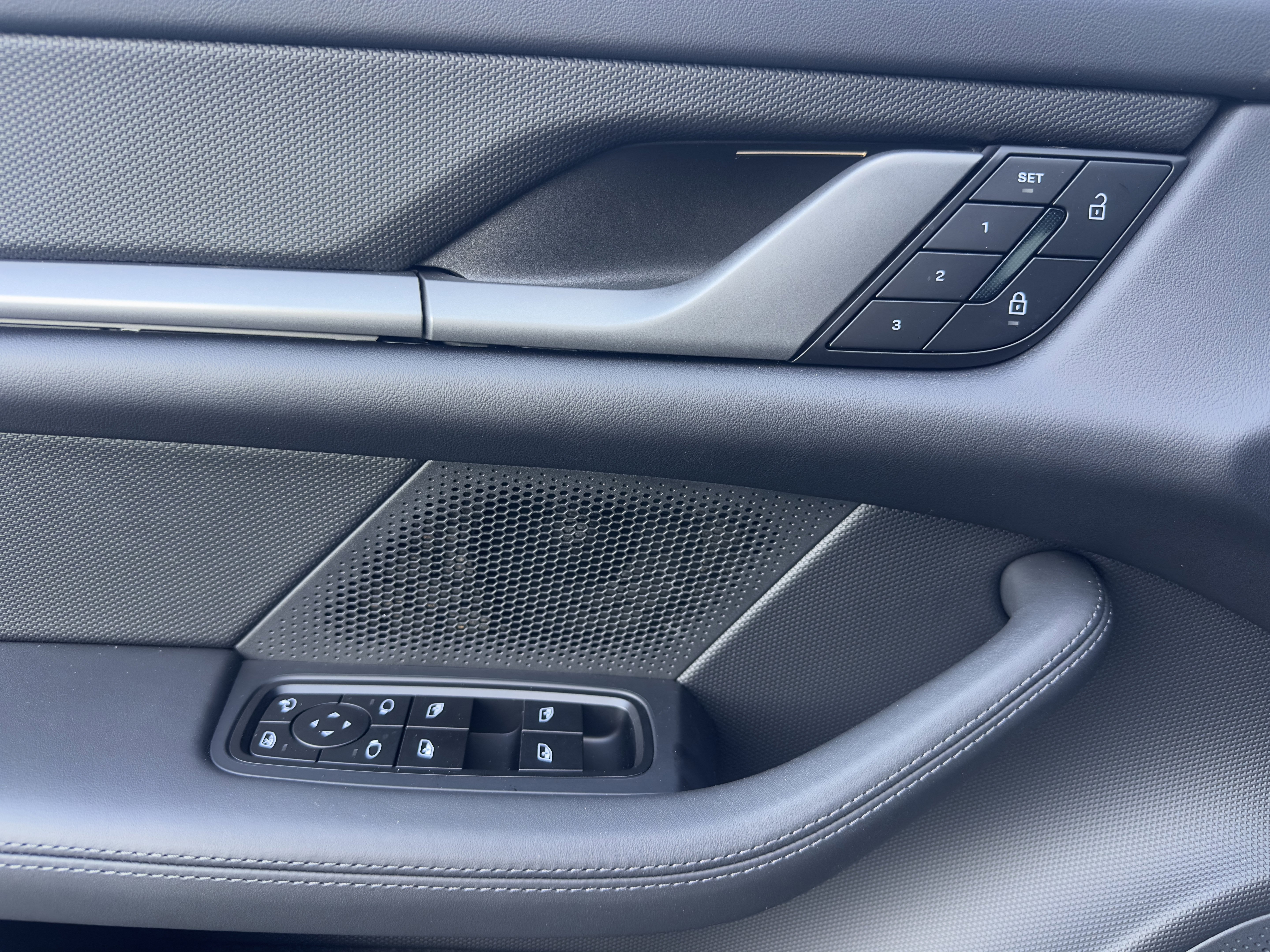 2025 Porsche Taycan Base - Photo 25