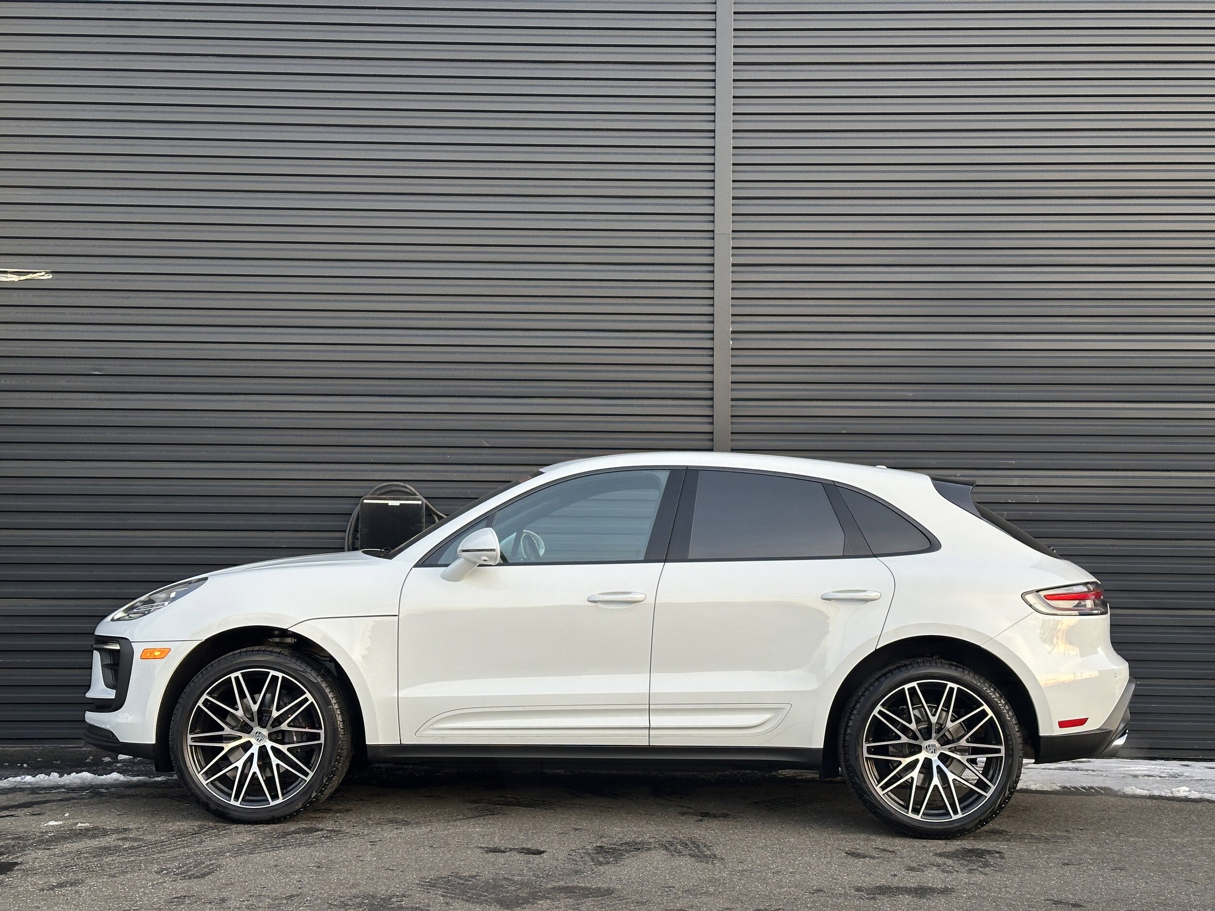 2025 Porsche Macan T photo 2