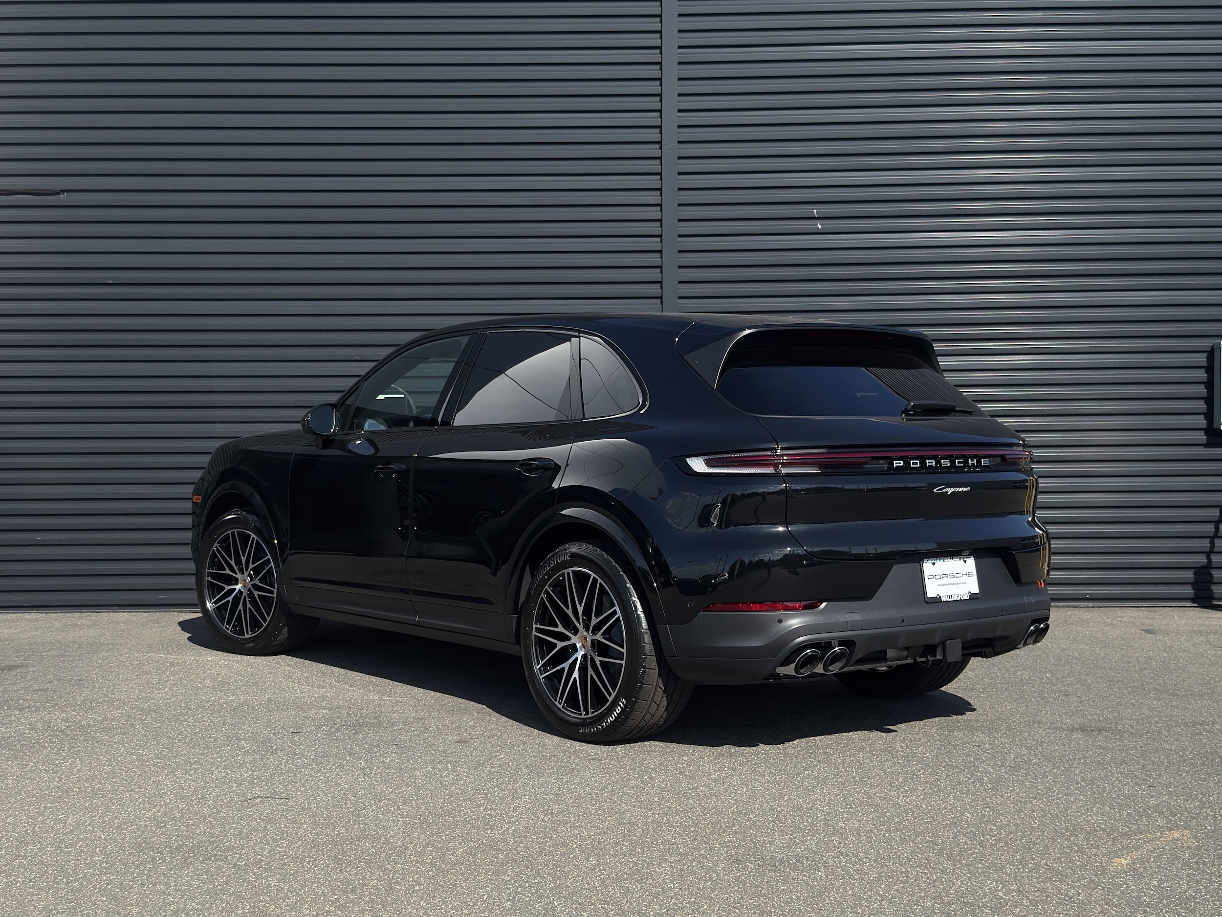 2025 Porsche Cayenne photo 3