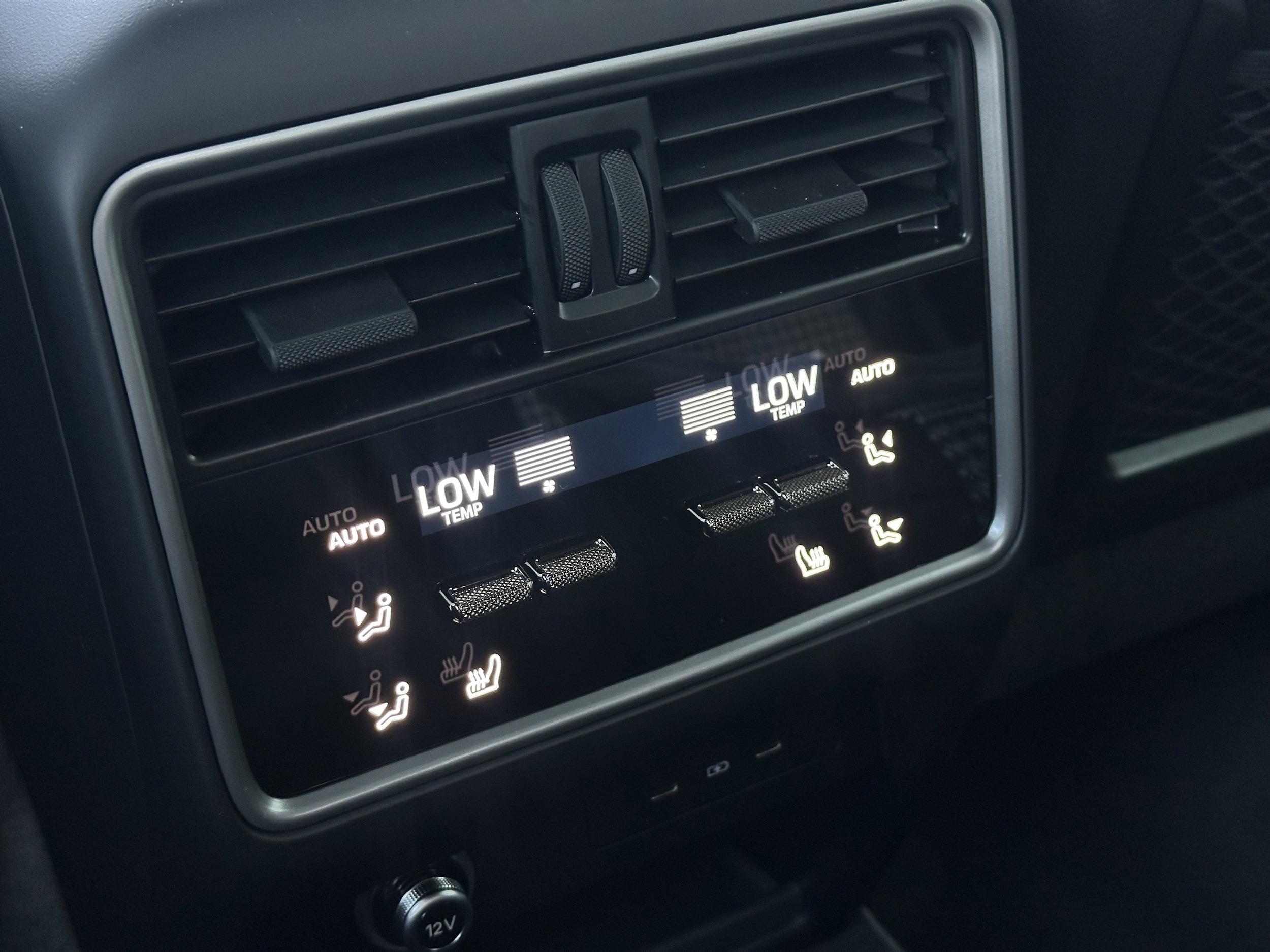 2025 Porsche Cayenne Coup Turbo E-Hybrid - Photo 24
