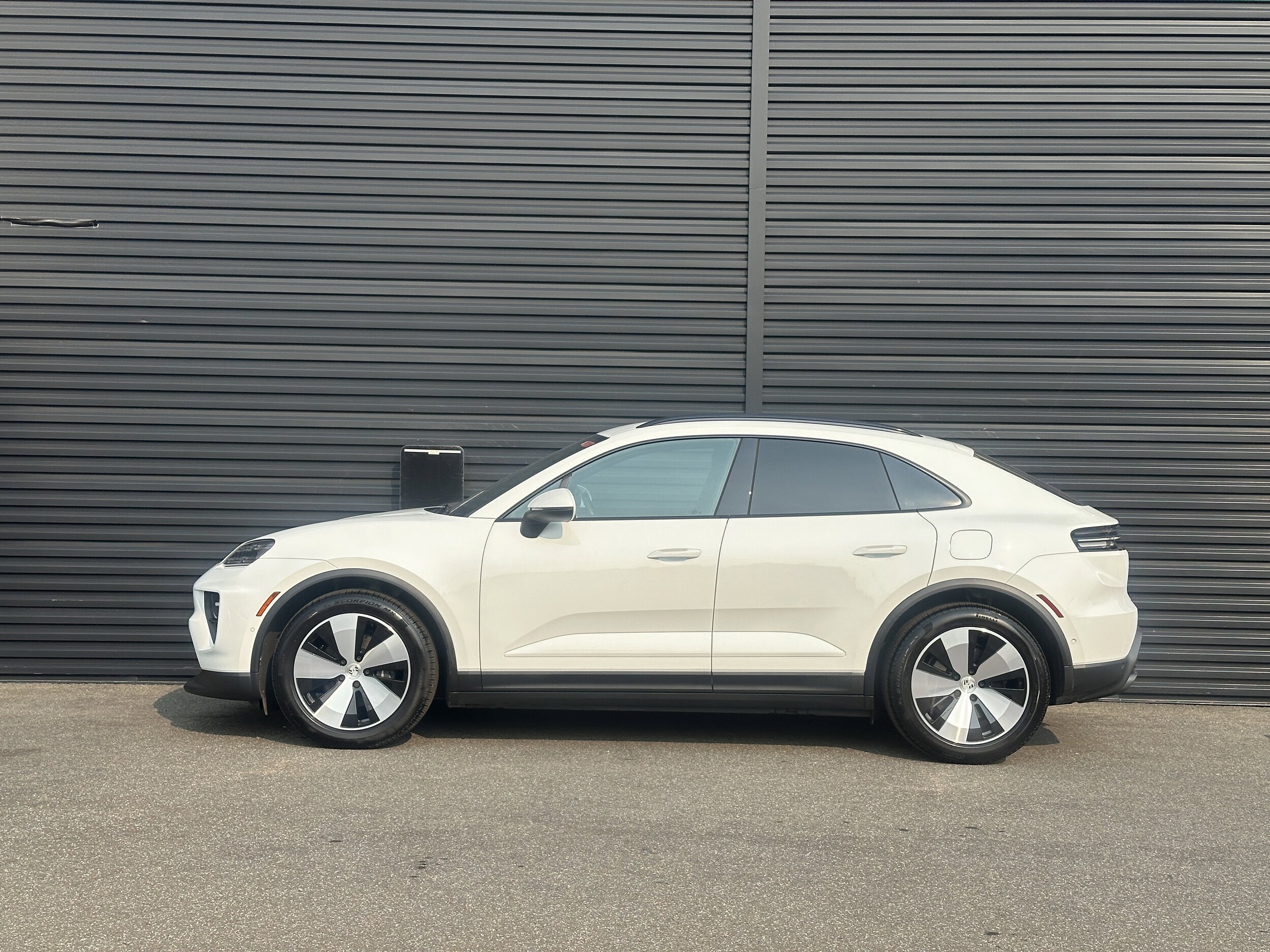 2024 Porsche Macan Electric 4 photo 2