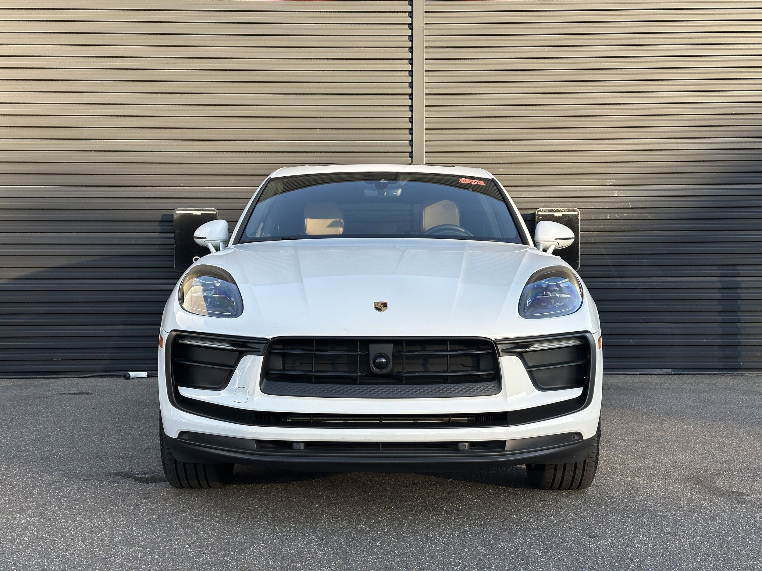 2025 Porsche Macan T - Photo 11