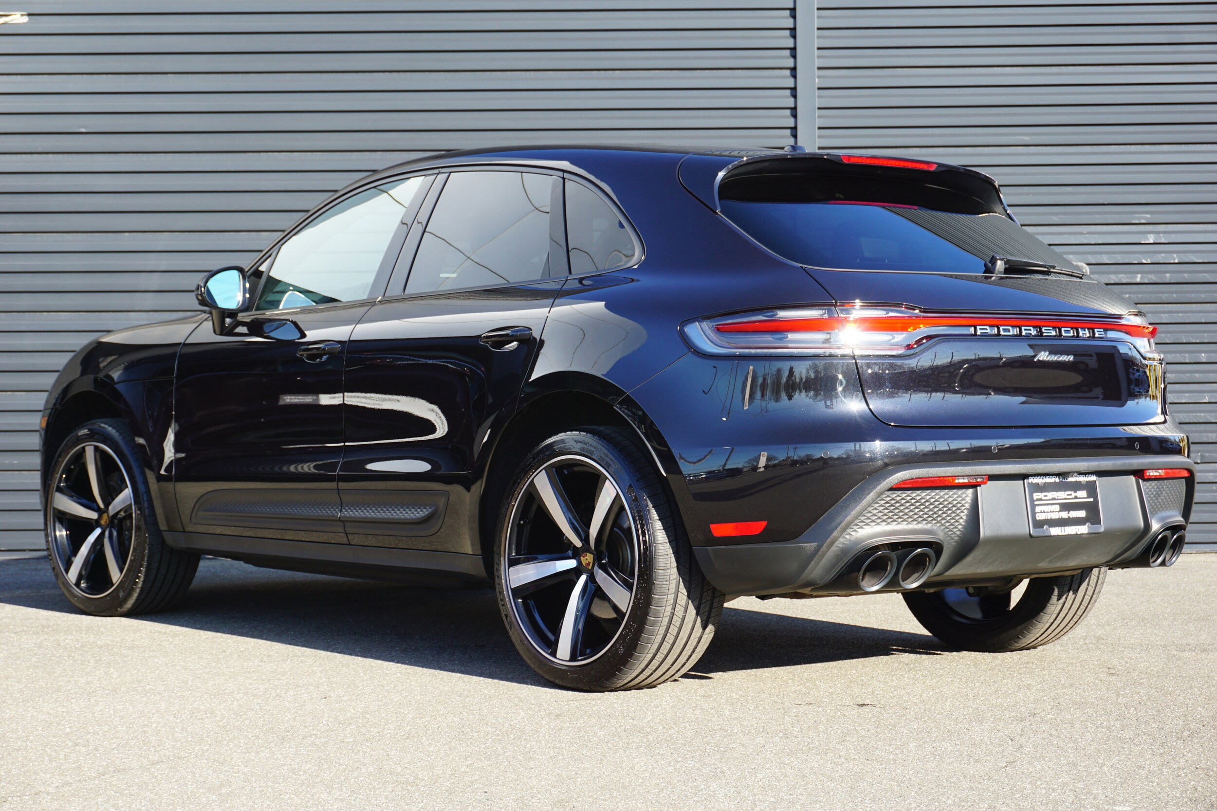 2024 Porsche Macan T photo 2