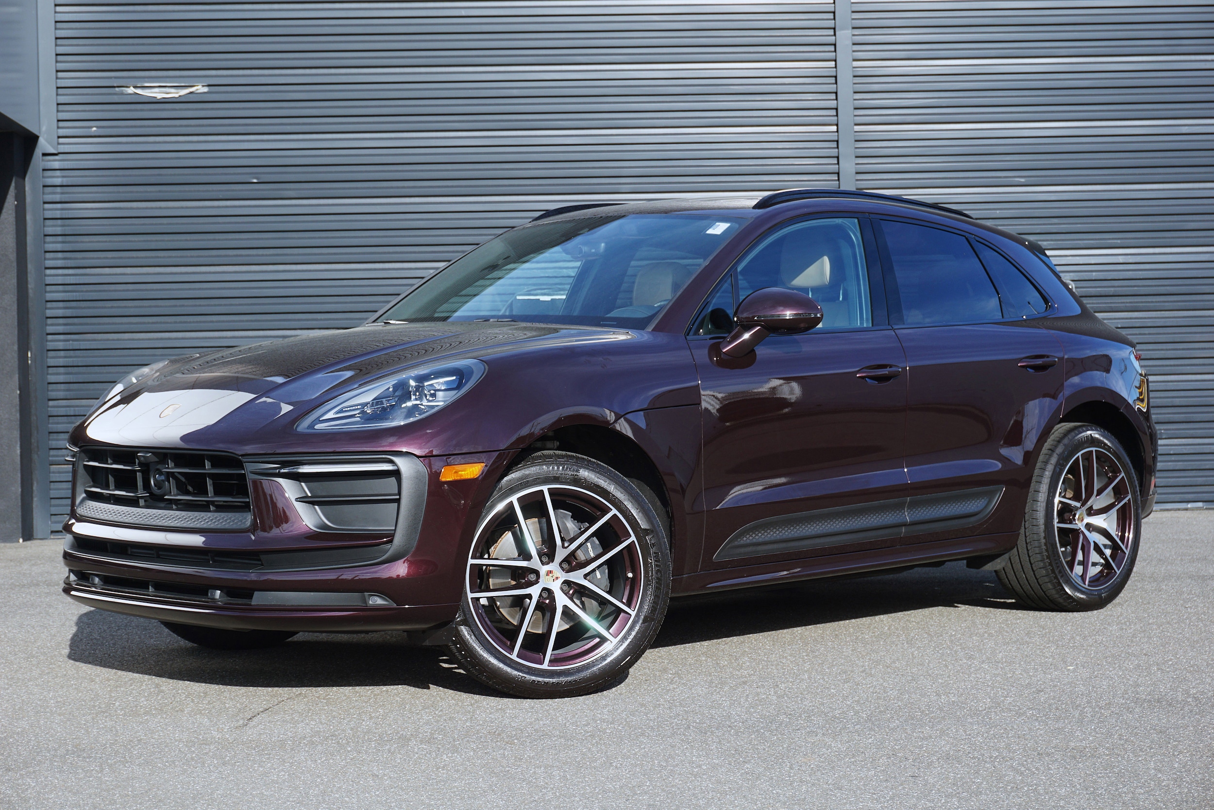 2023 Porsche Macan's photo