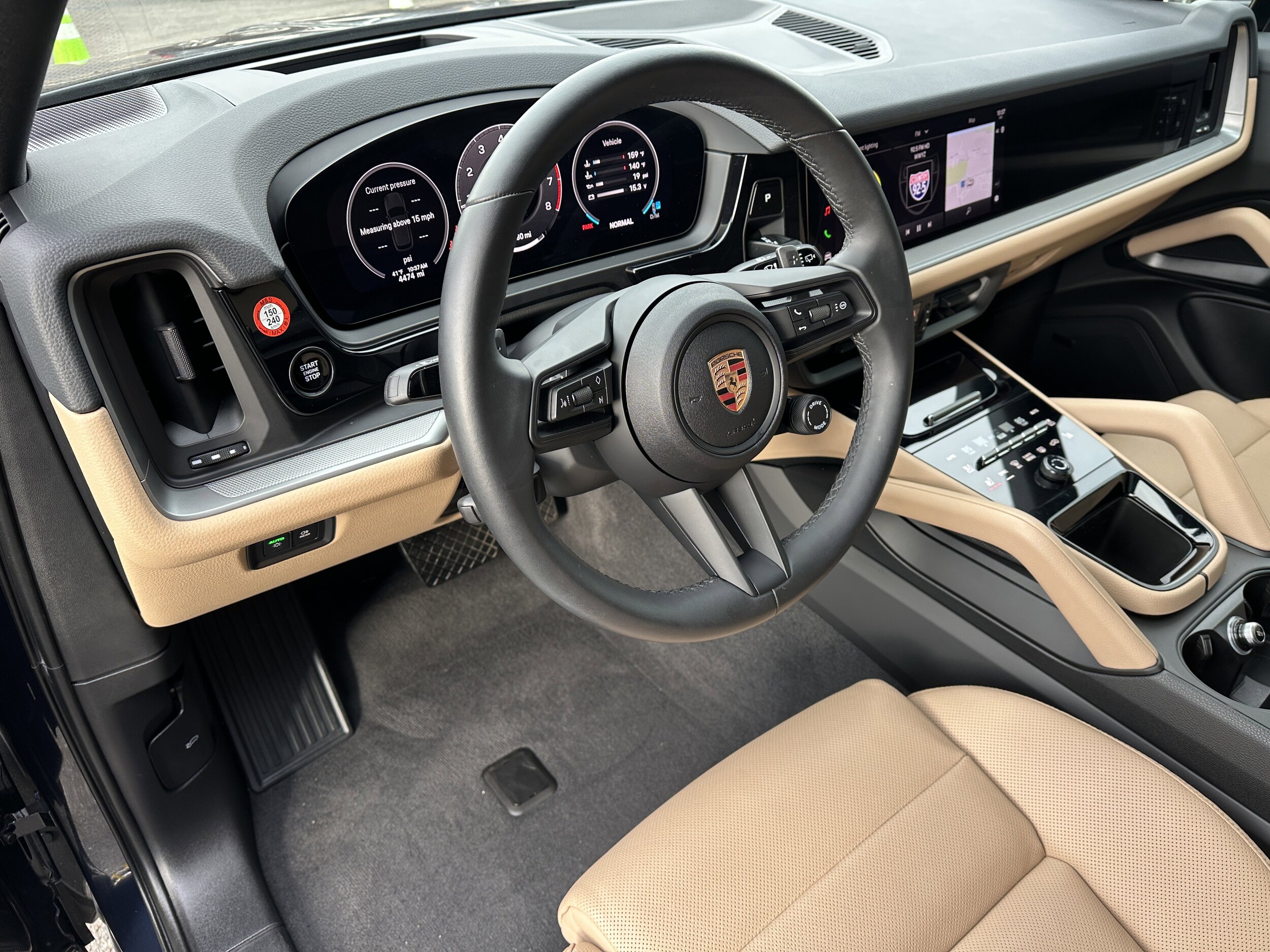 2025 Porsche Cayenne photo 4