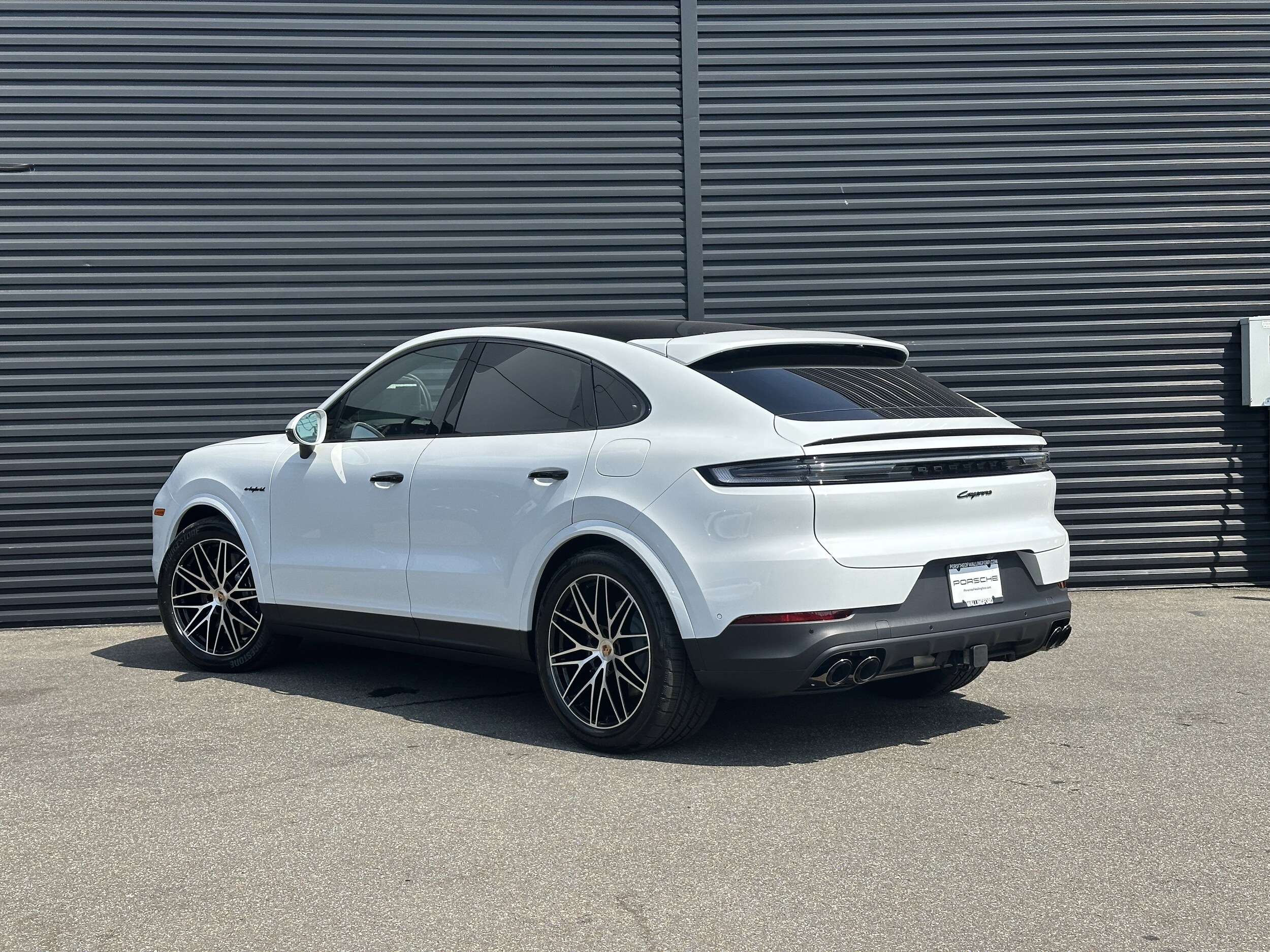2025 Porsche Cayenne E-Hybrid Coupe photo 3