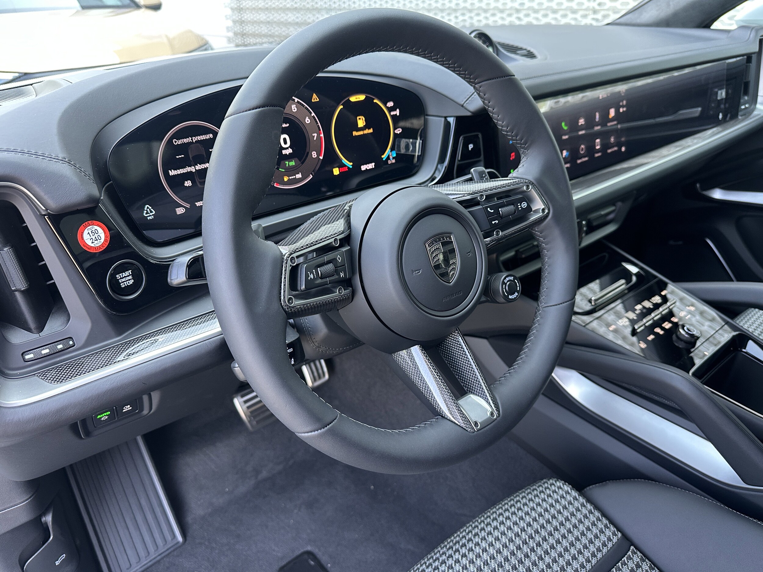 2025 Porsche Cayenne Turbo E-Hybrid photo 3