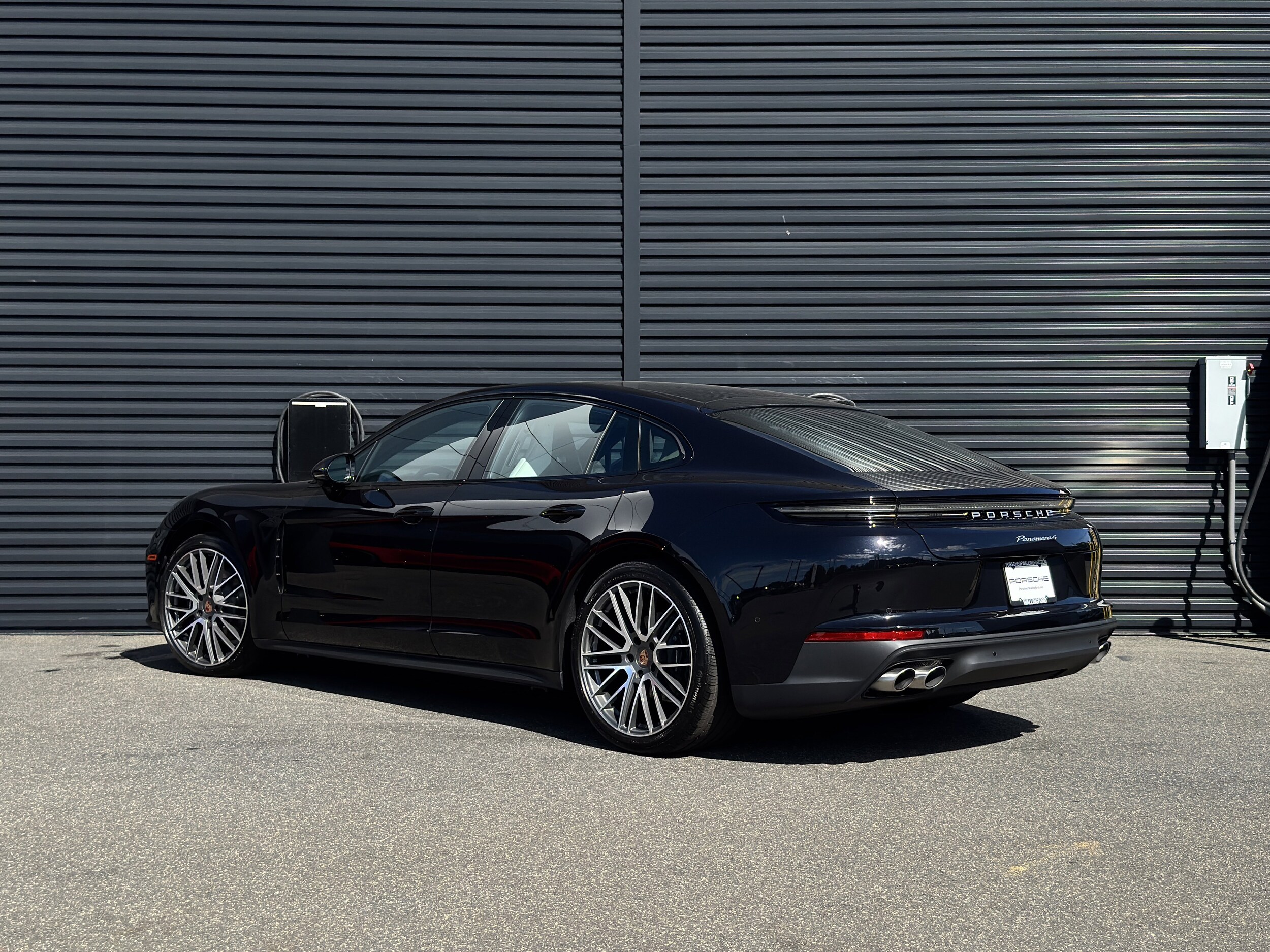 2025 Porsche Panamera 4 photo 3