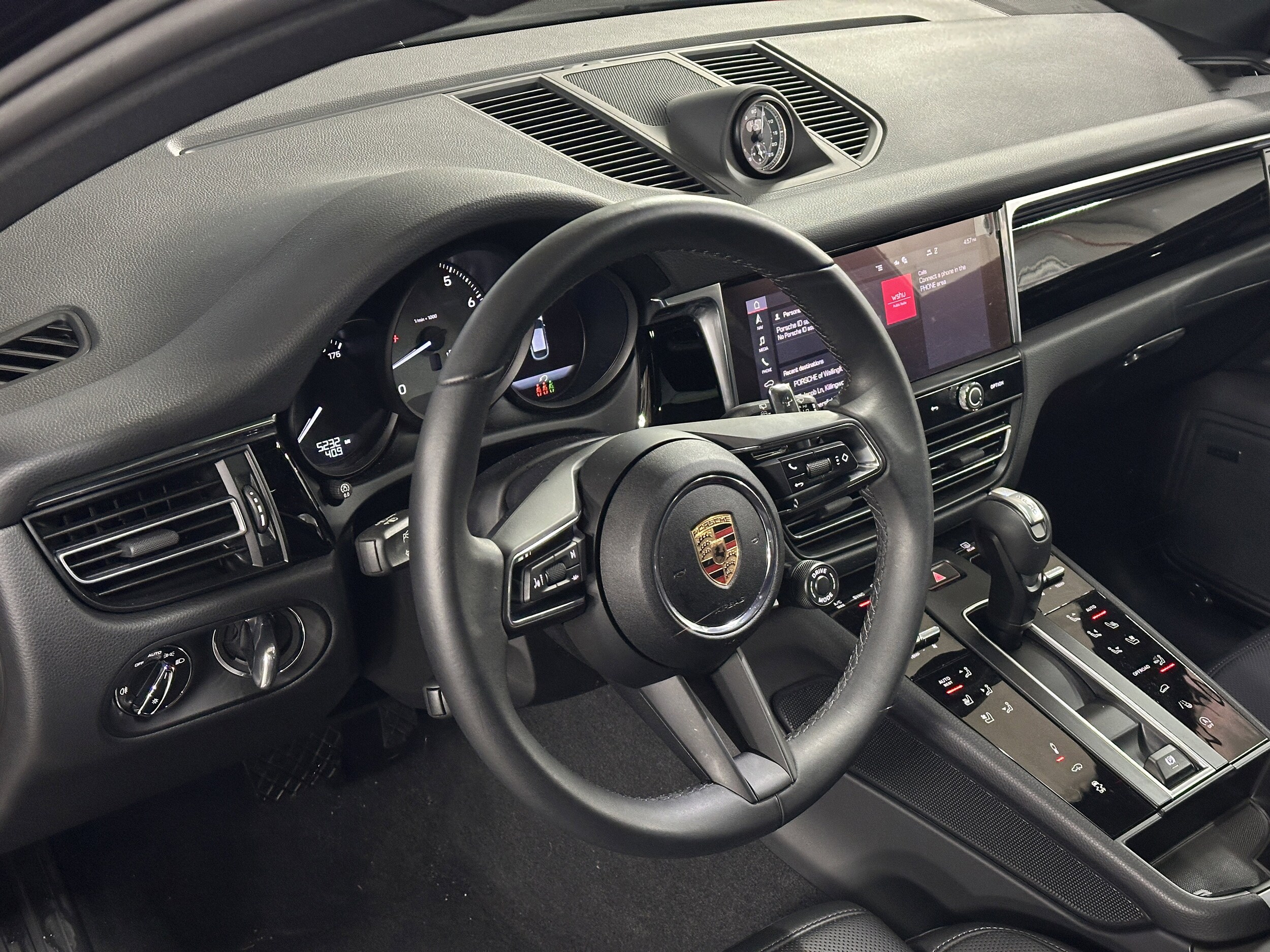 2025 Porsche Macan S photo 4